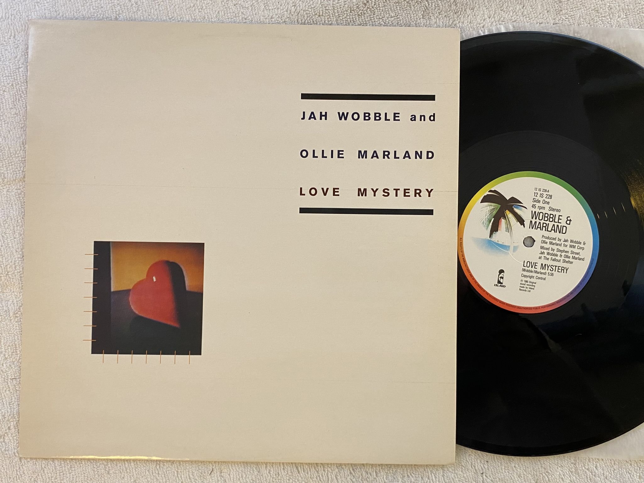 Omslagsbild för skivan JAH WOBBLE & OLLIE MARLAND Love Mystery 12" -85 UK island 12 IS 228