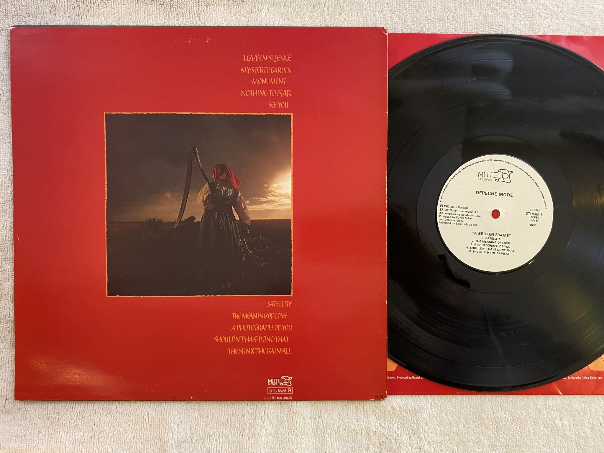 Omslagsbild för skivan DEPECHE MODE a broken frame LP -82 ncb MUTE STUMM-9