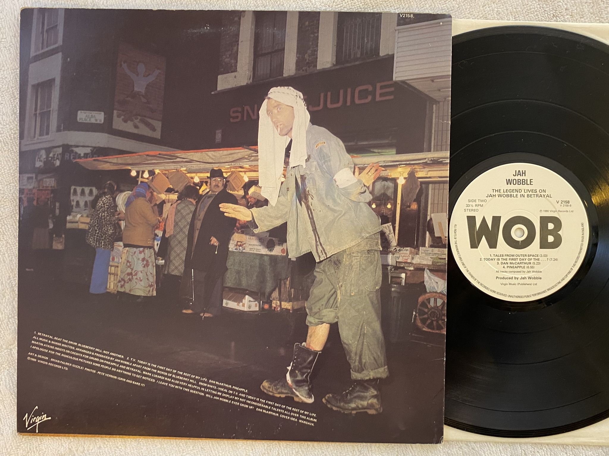 Omslagsbild för skivan JAH WOBBLE the legend lives on ... LP -80 UK VIRGIN V2158