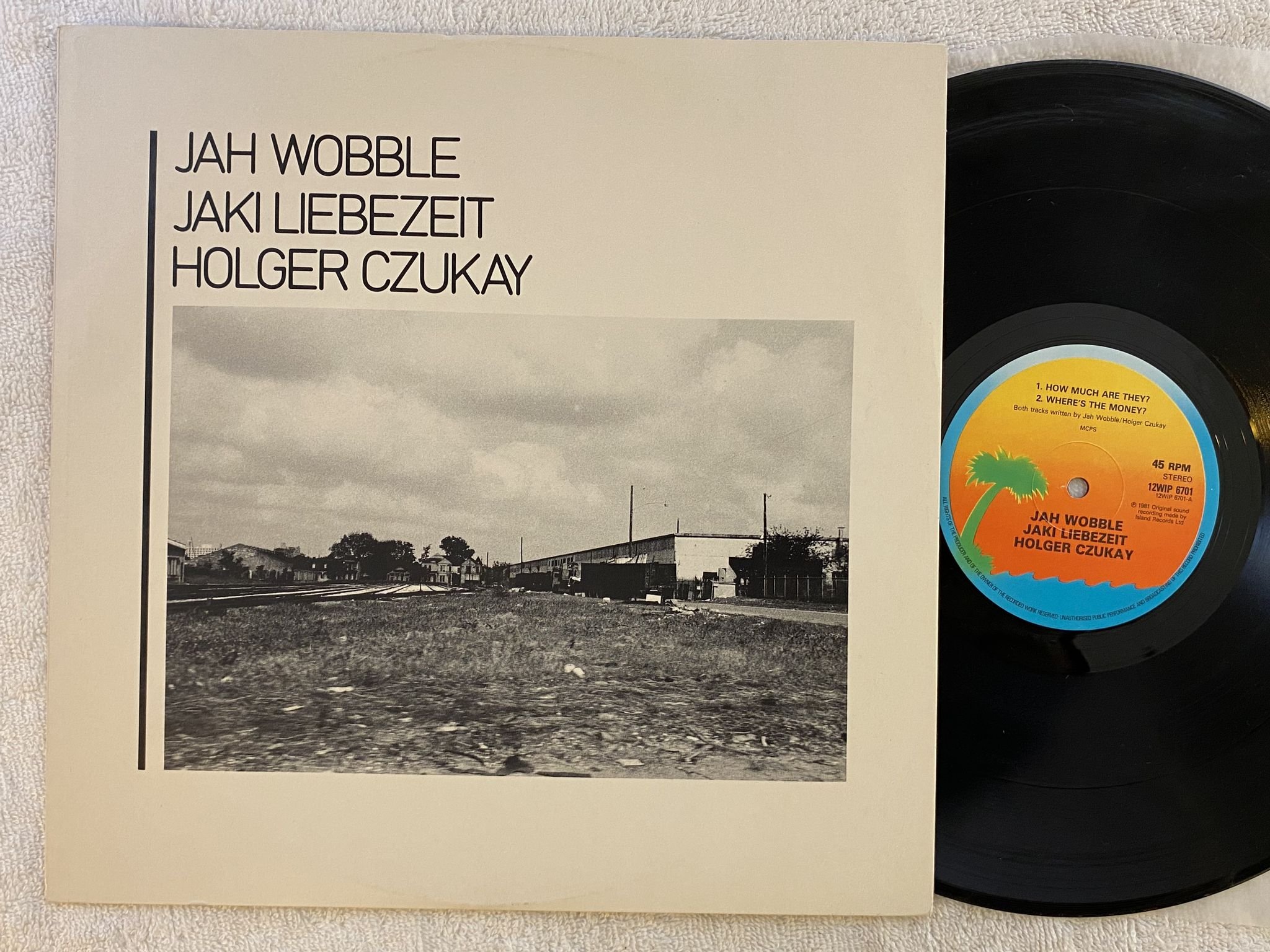 Omslagsbild för skivan JAH WOBBLE How Much Are They? 12"ep- 81 UK island 12 WIP 6701