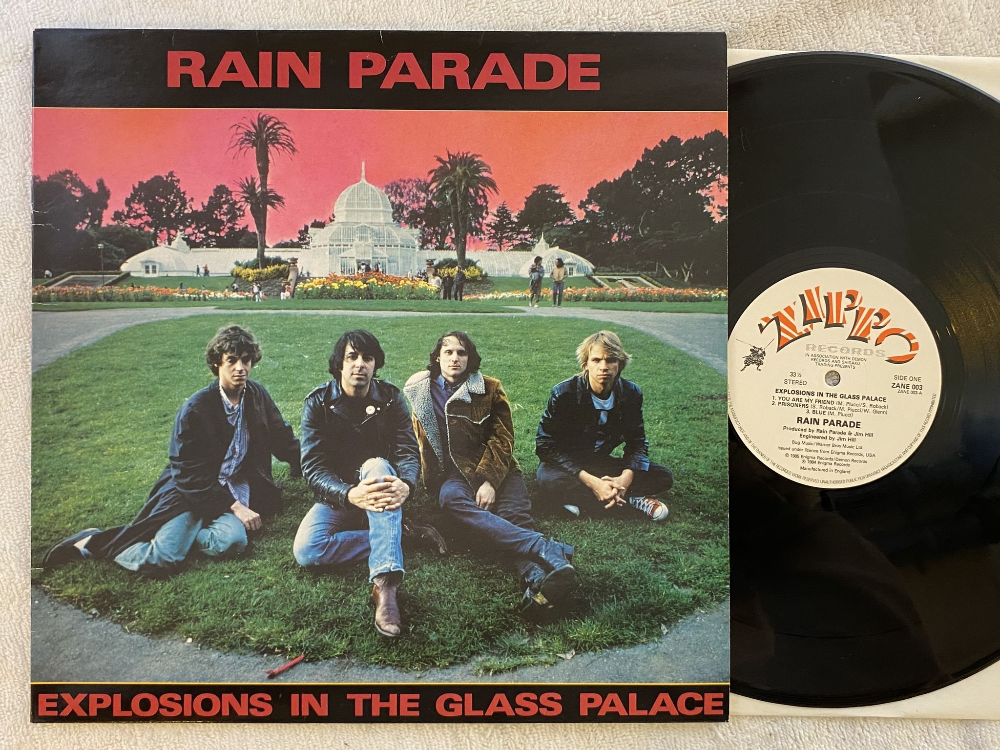 Omslagsbild för skivan RAIN PARADE Explosions In The Glass Palace 12"EP -84 UK ZIPPO ZANE 003