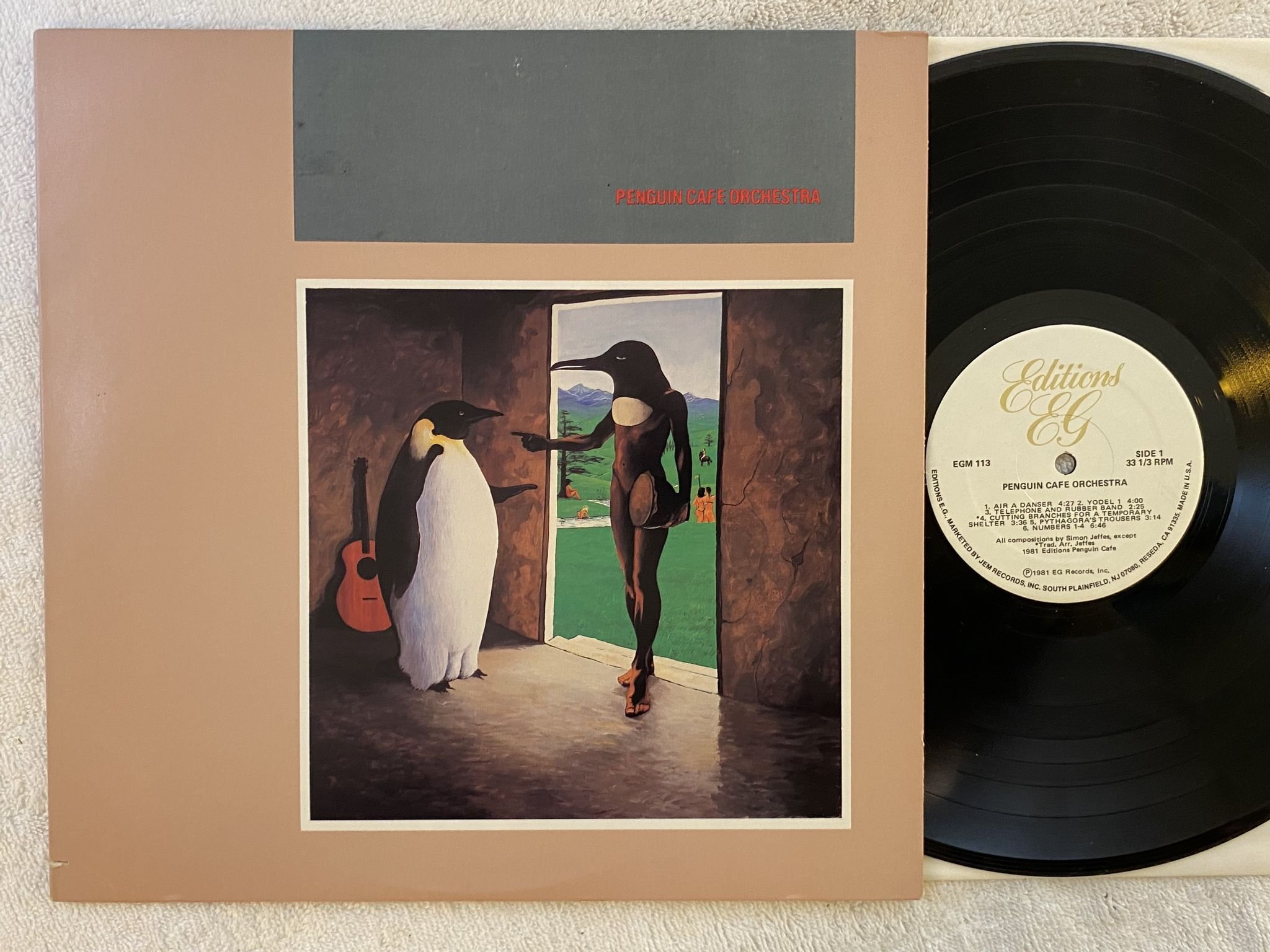 Omslagsbild för skivan PENGUIN CAFE ORCHESTRA s/t LP -81 US EDITIONS EG EGED 113