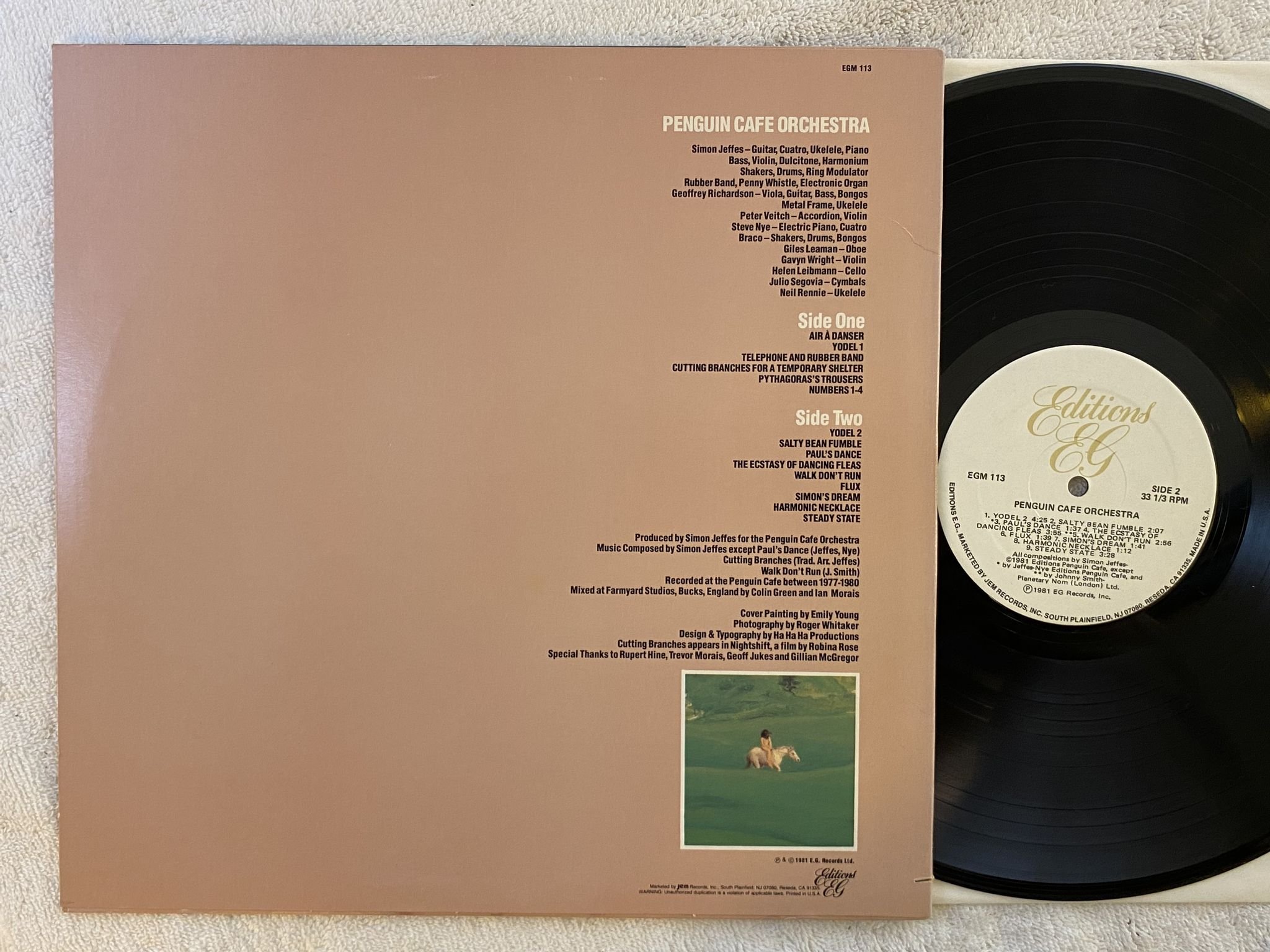 Omslagsbild för skivan PENGUIN CAFE ORCHESTRA s/t LP -81 US EDITIONS EG EGED 113