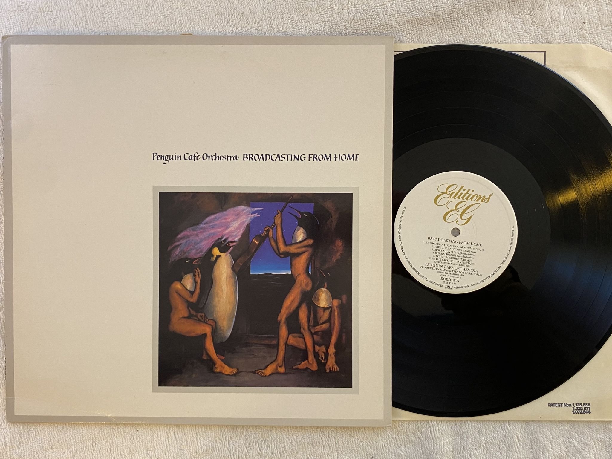 Omslagsbild för skivan PENGUIN CAFE ORCHESTRA Broadcasting From Home LP -84 UK EDITIONS EG EGED 38