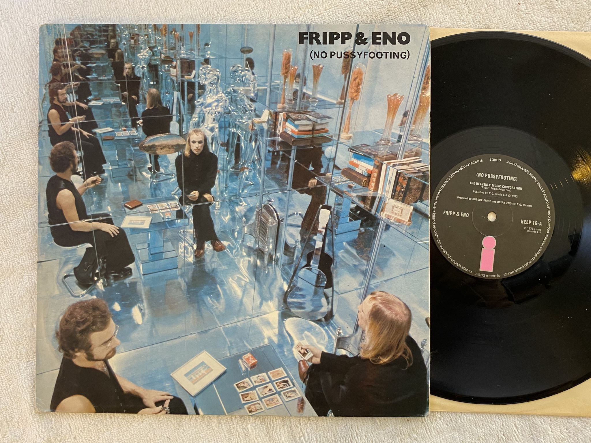 Omslagsbild för skivan FRIPP & ENO (No Pussyfooting) LP -73 UK island HELP 16