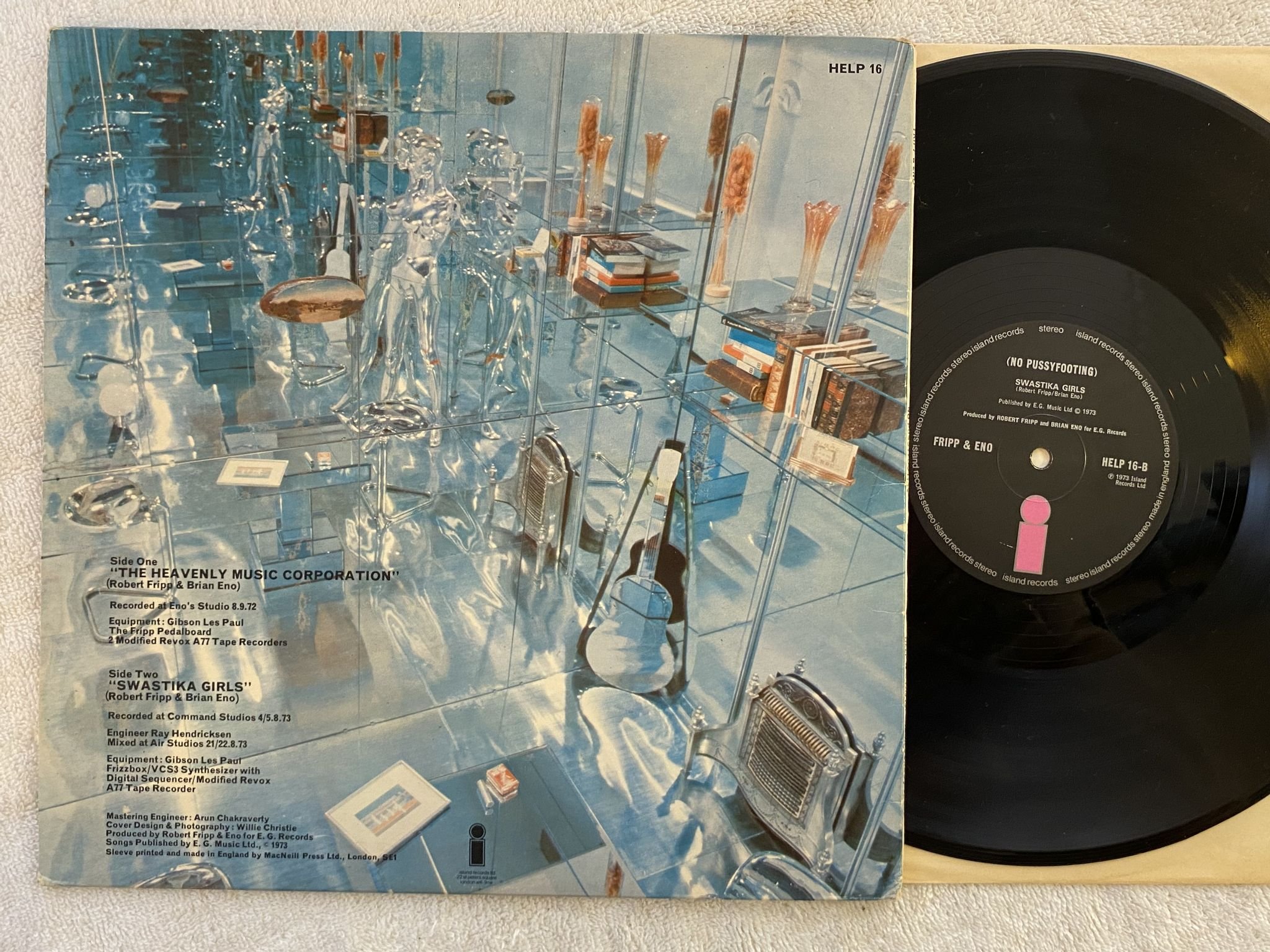 Omslagsbild för skivan FRIPP & ENO (No Pussyfooting) LP -73 UK island HELP 16