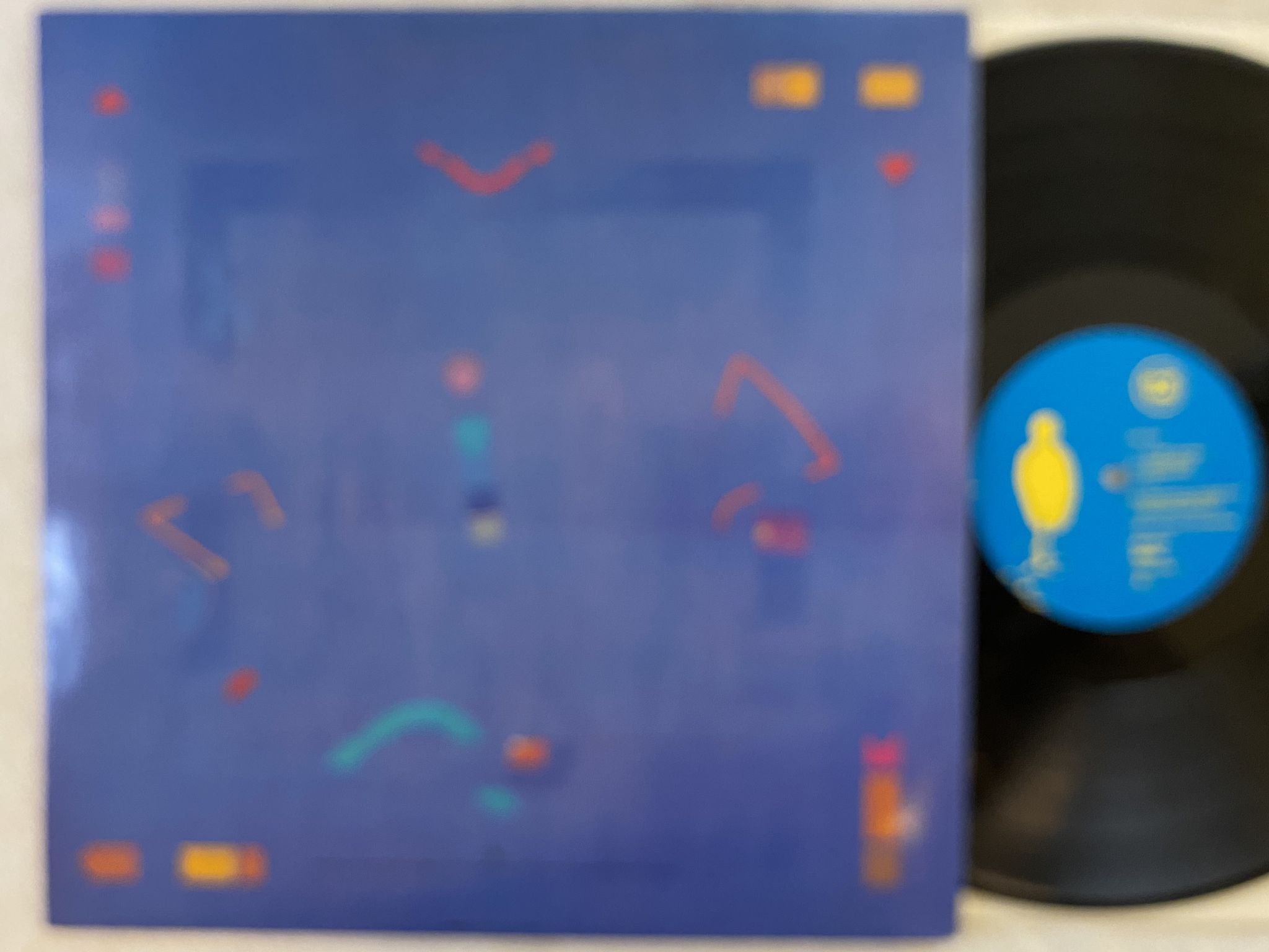 Omslagsbild för skivan ROBERT WYATT old rottenhat LP -85 ROUGH TRADE ROUGH 69