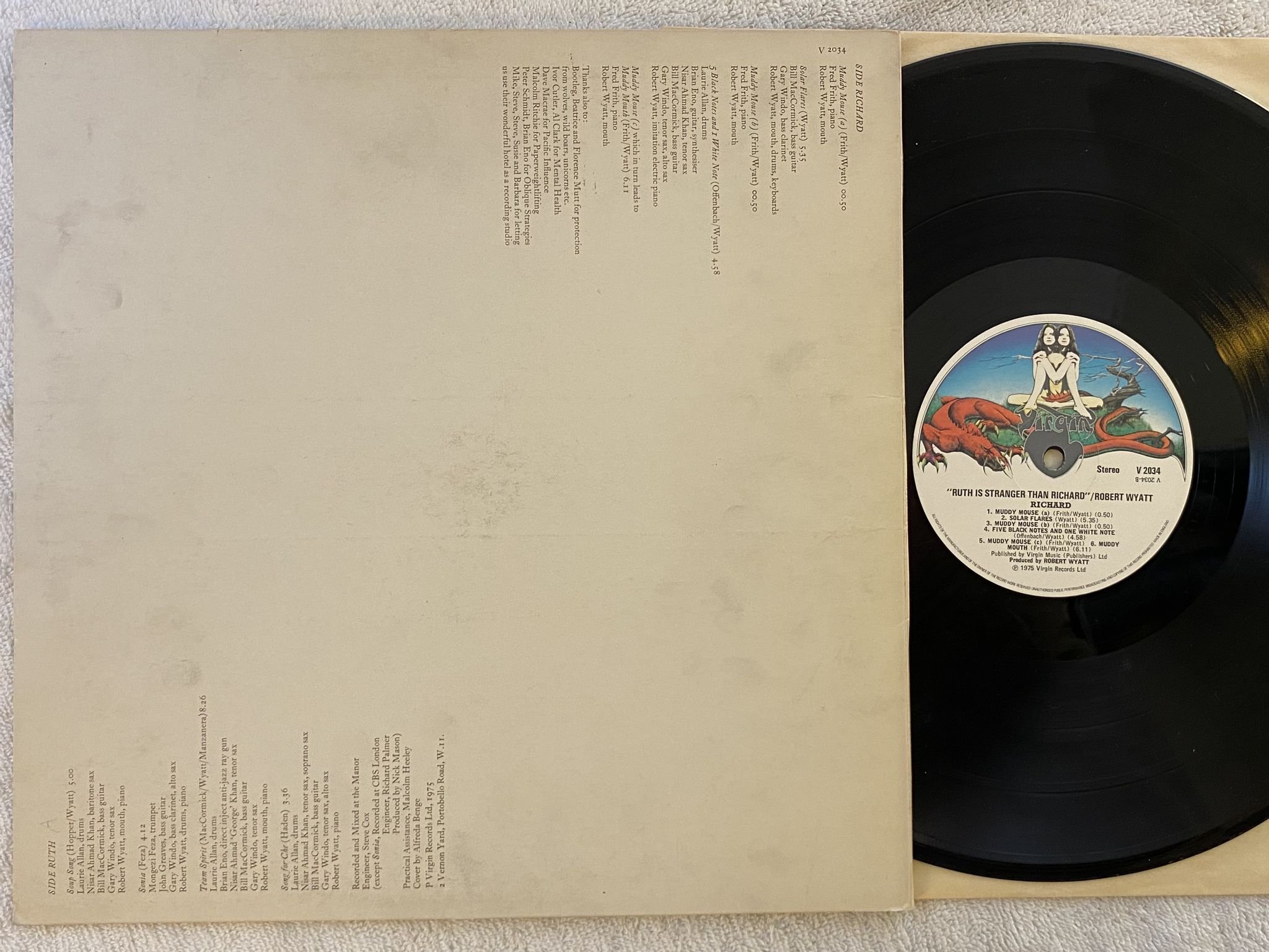 Omslagsbild för skivan ROBERT WYATT Ruth is a sstranger than Richard LP -75 UK VIRGIN V 2034 ** RARE **