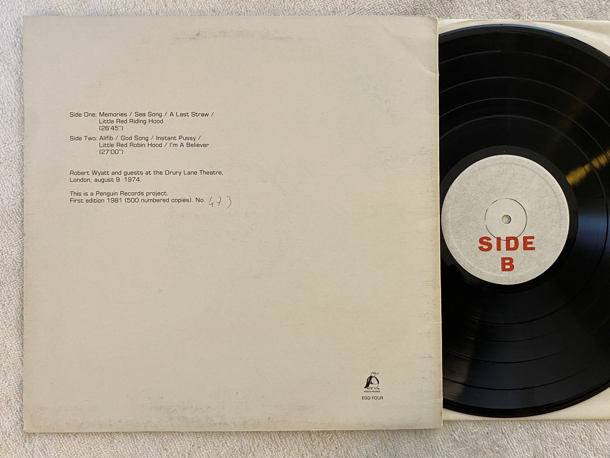 Omslagsbild för skivan ROBERT WYATT Las Vegas Fandango LP -81 UK penguin EGG FOUR ** Numbered #473 **