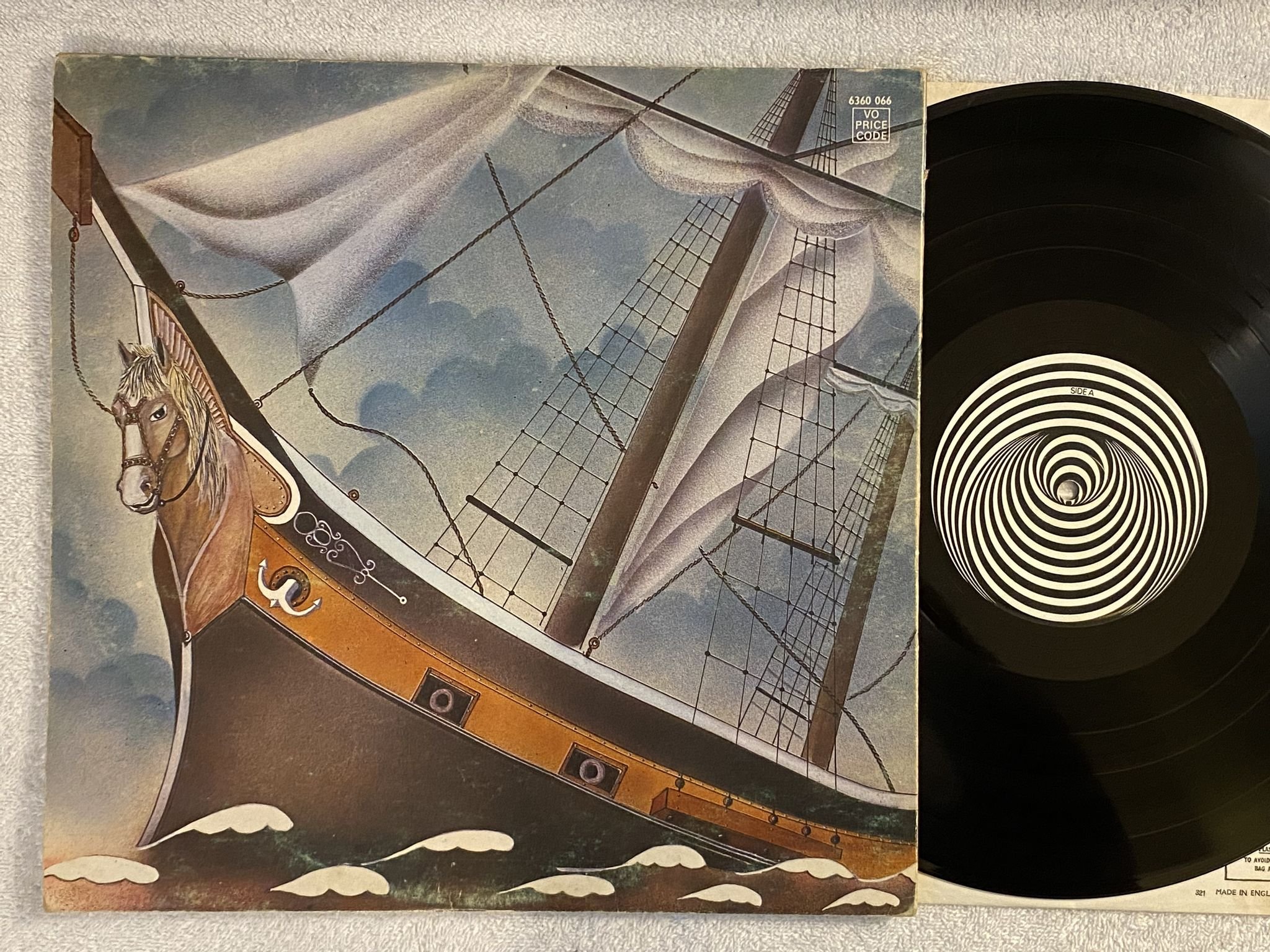 Omslagsbild för skivan WARHORSE red sea LP -72 UK VERTIGO swirl 6360 066 *** HARD PROG ***