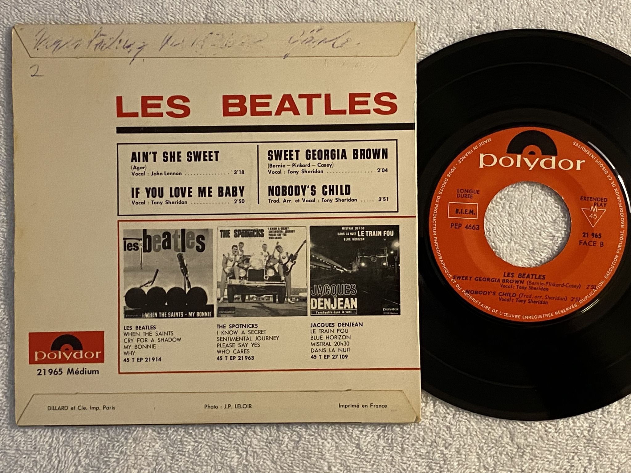 Omslagsbild för skivan LES BEATLES ain't she sweet 7"ep -64 Fra POLYDOR 21965