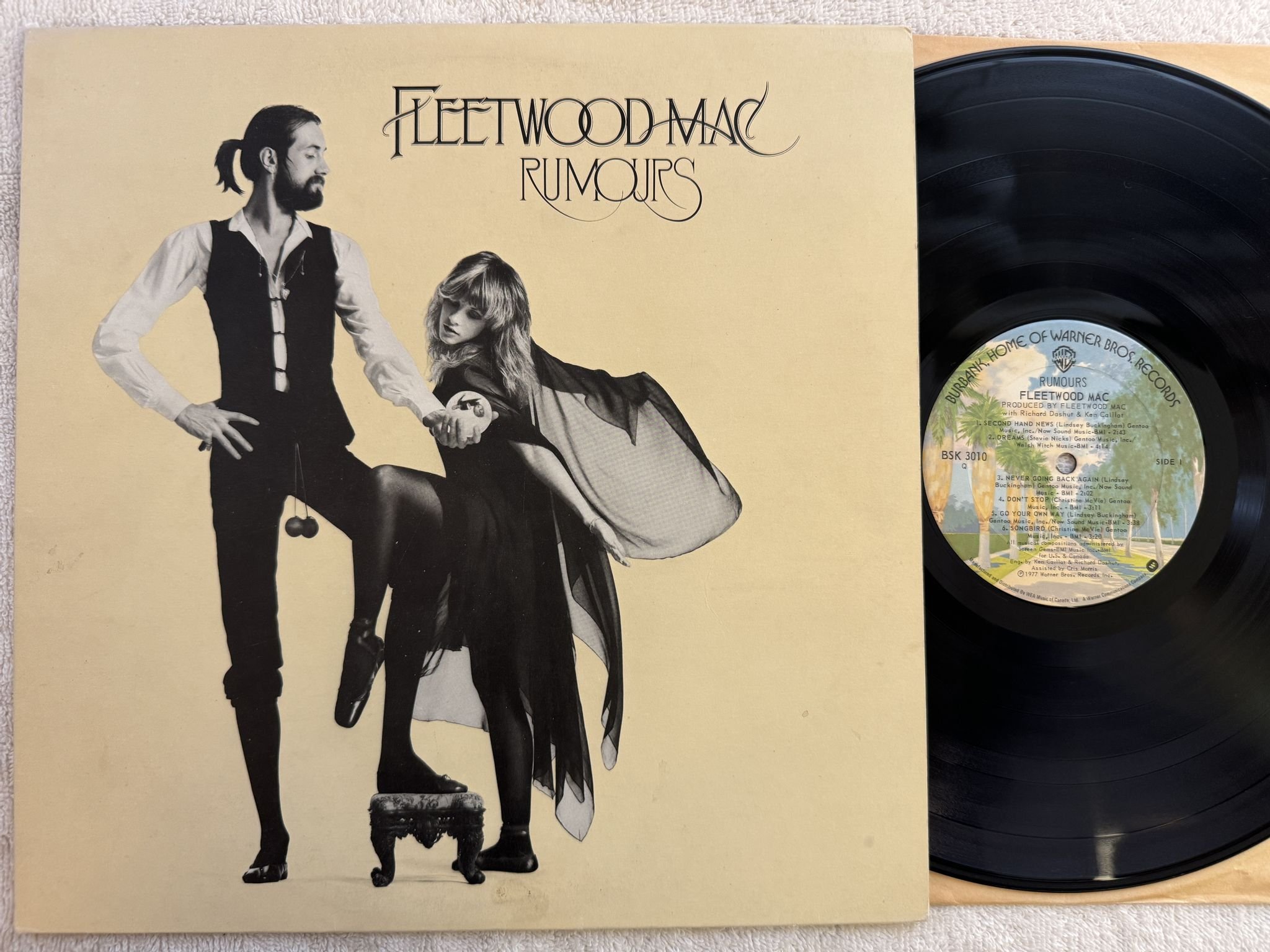Omslagsbild för skivan FLEETWOOD MAC rumours LP -77 Can WARNER BROS BSK 3010 *** CLASSIC ***