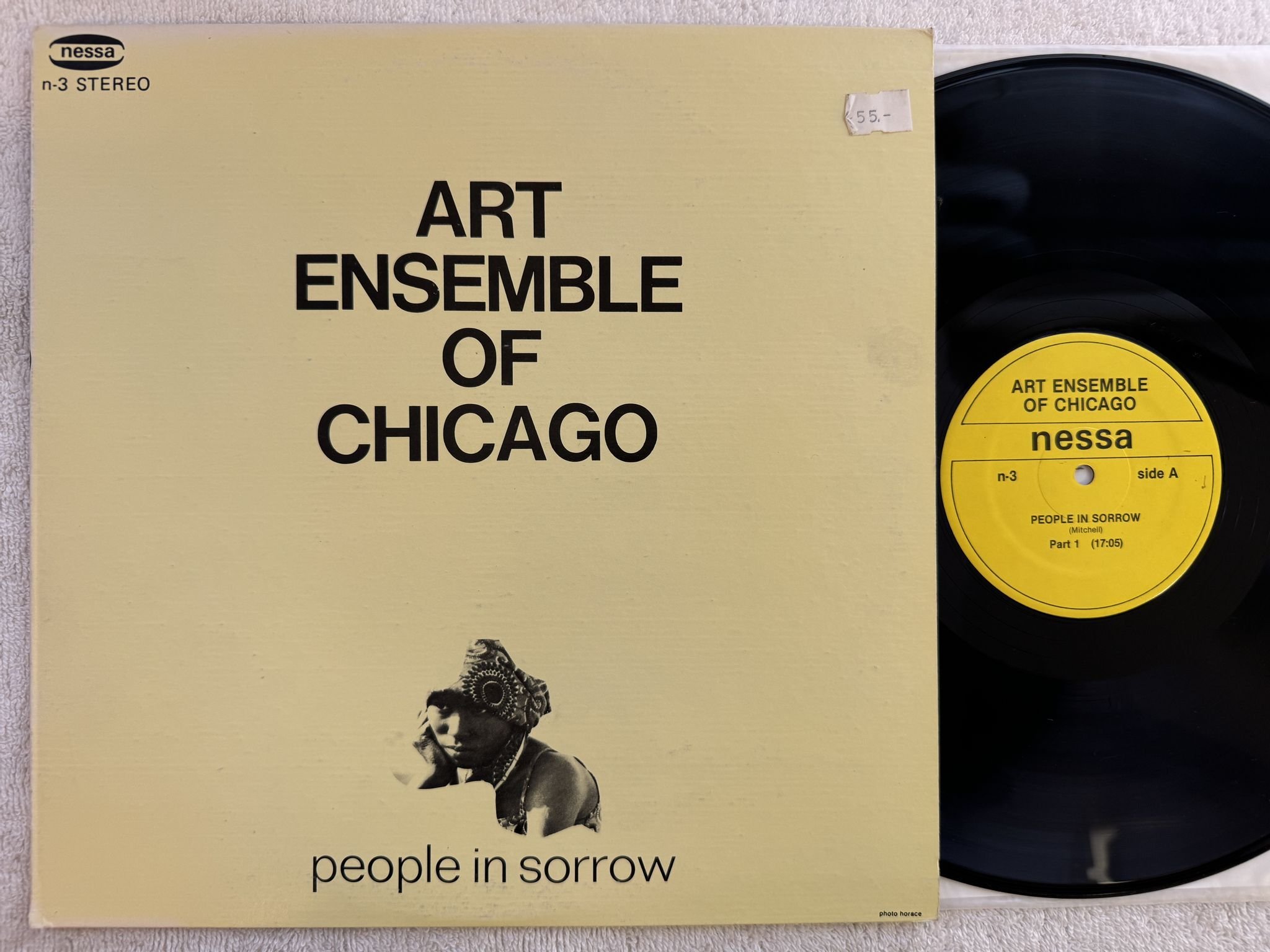 Omslagsbild för skivan THE ART ENSEMBLE OF CHICAGO People In Sorrow LP re US NESSA N-3 ** Free Jazz **