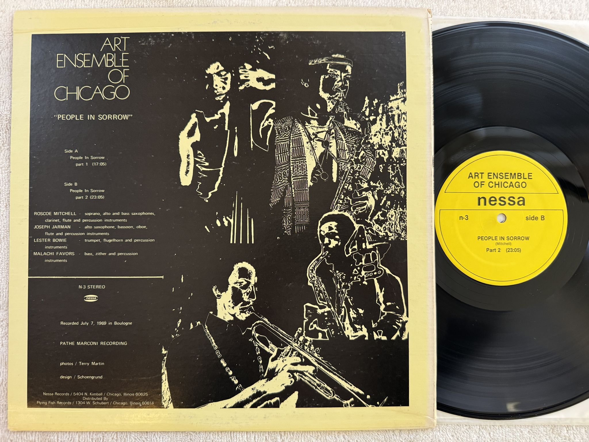 Omslagsbild för skivan THE ART ENSEMBLE OF CHICAGO People In Sorrow LP re US NESSA N-3 ** Free Jazz **