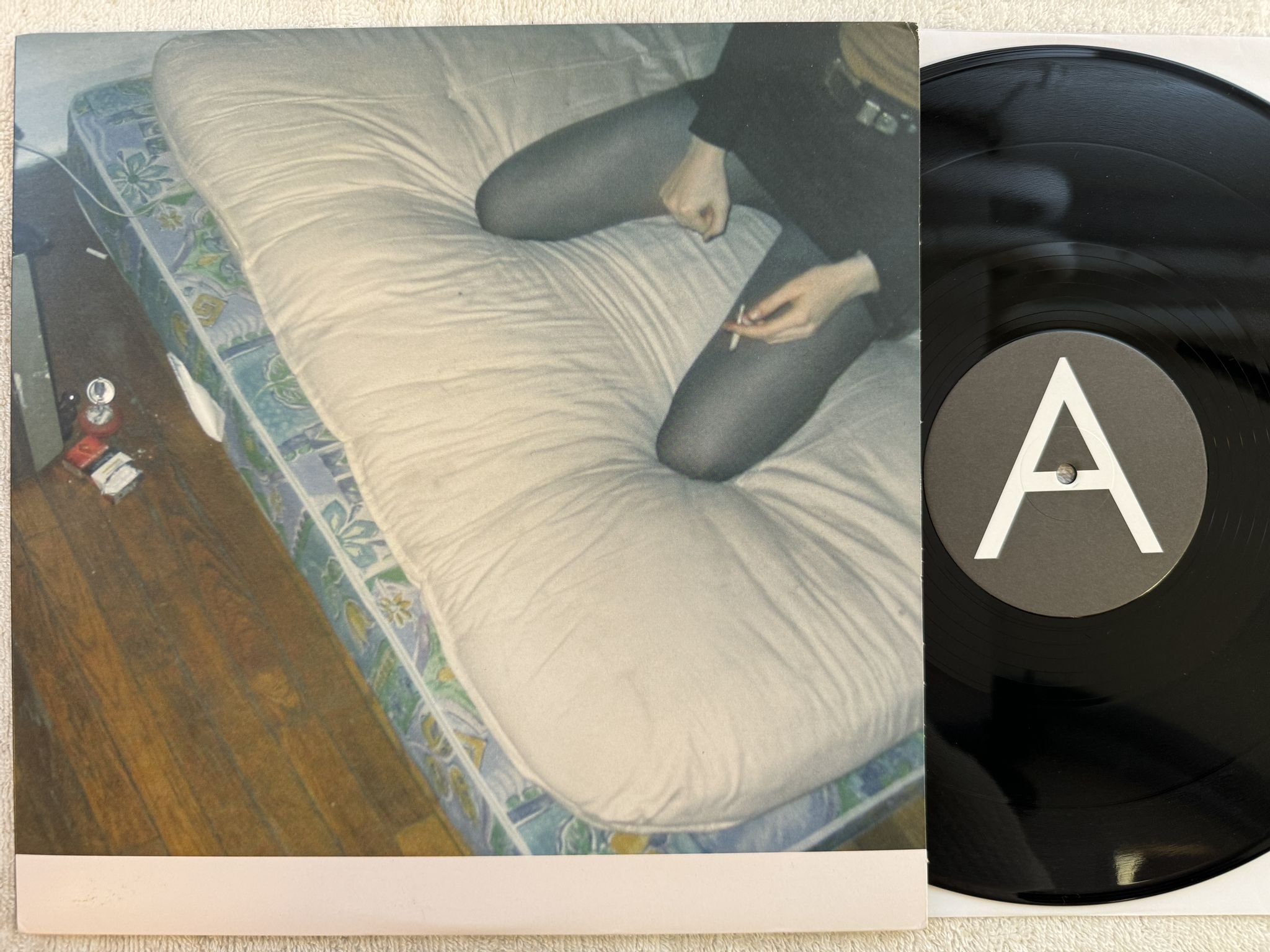 Omslagsbild för skivan CRYSTAL CASTLES Doe Deer 12"EP 2010 UK POLYDOR 2735606 ** electro **