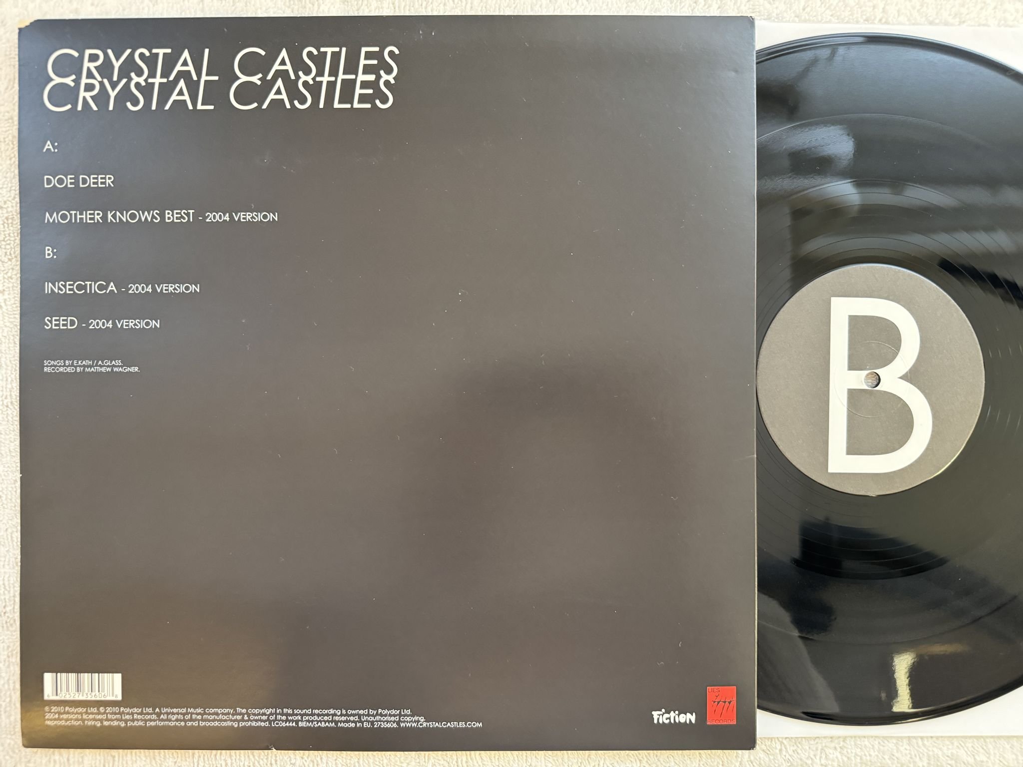 Omslagsbild för skivan CRYSTAL CASTLES Doe Deer 12"EP 2010 UK POLYDOR 2735606 ** electro **