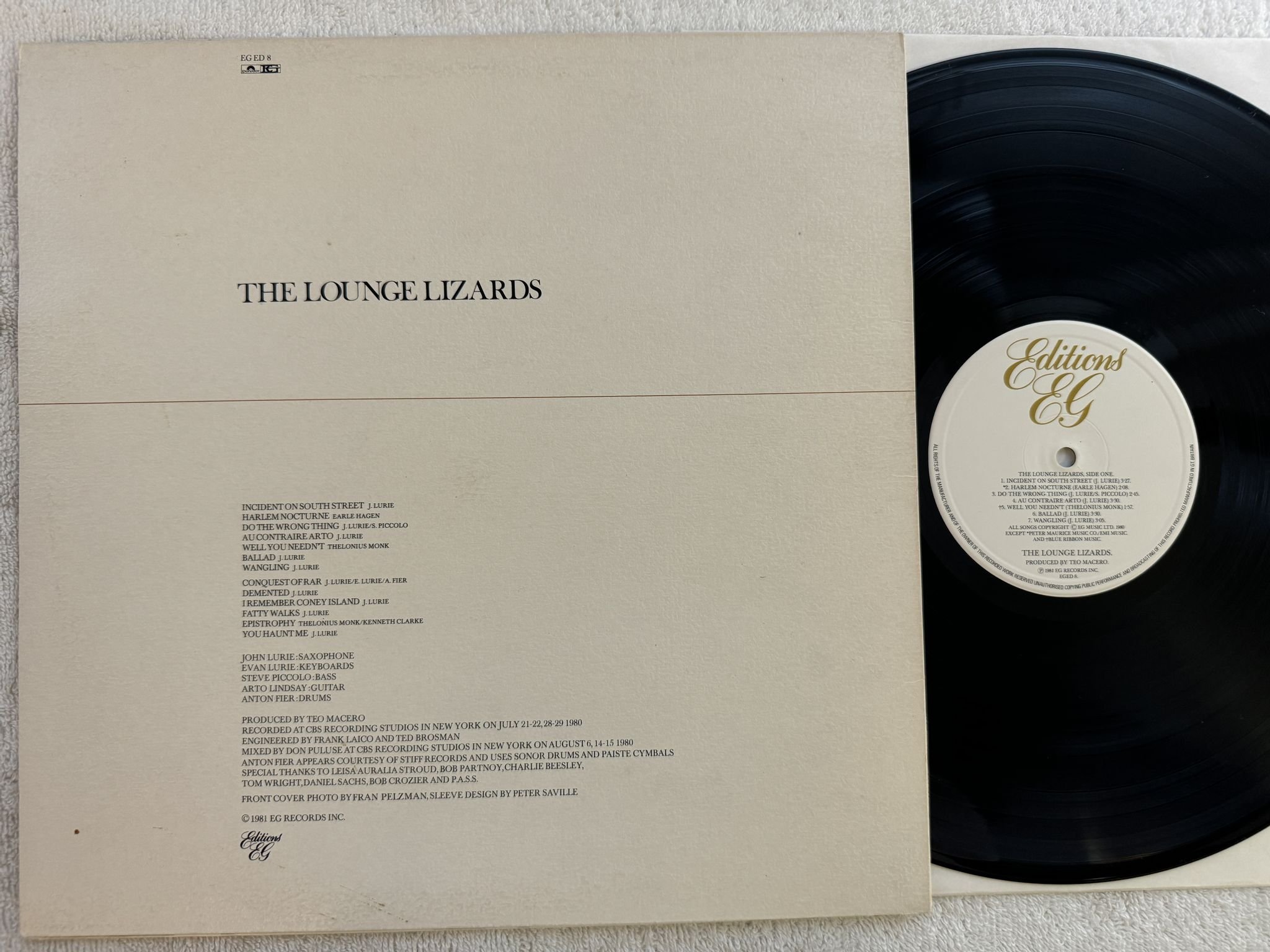 Omslagsbild för skivan THE LOUNGE LIZARDS s/t LP -81 UK EDITIONS EG EGED 8