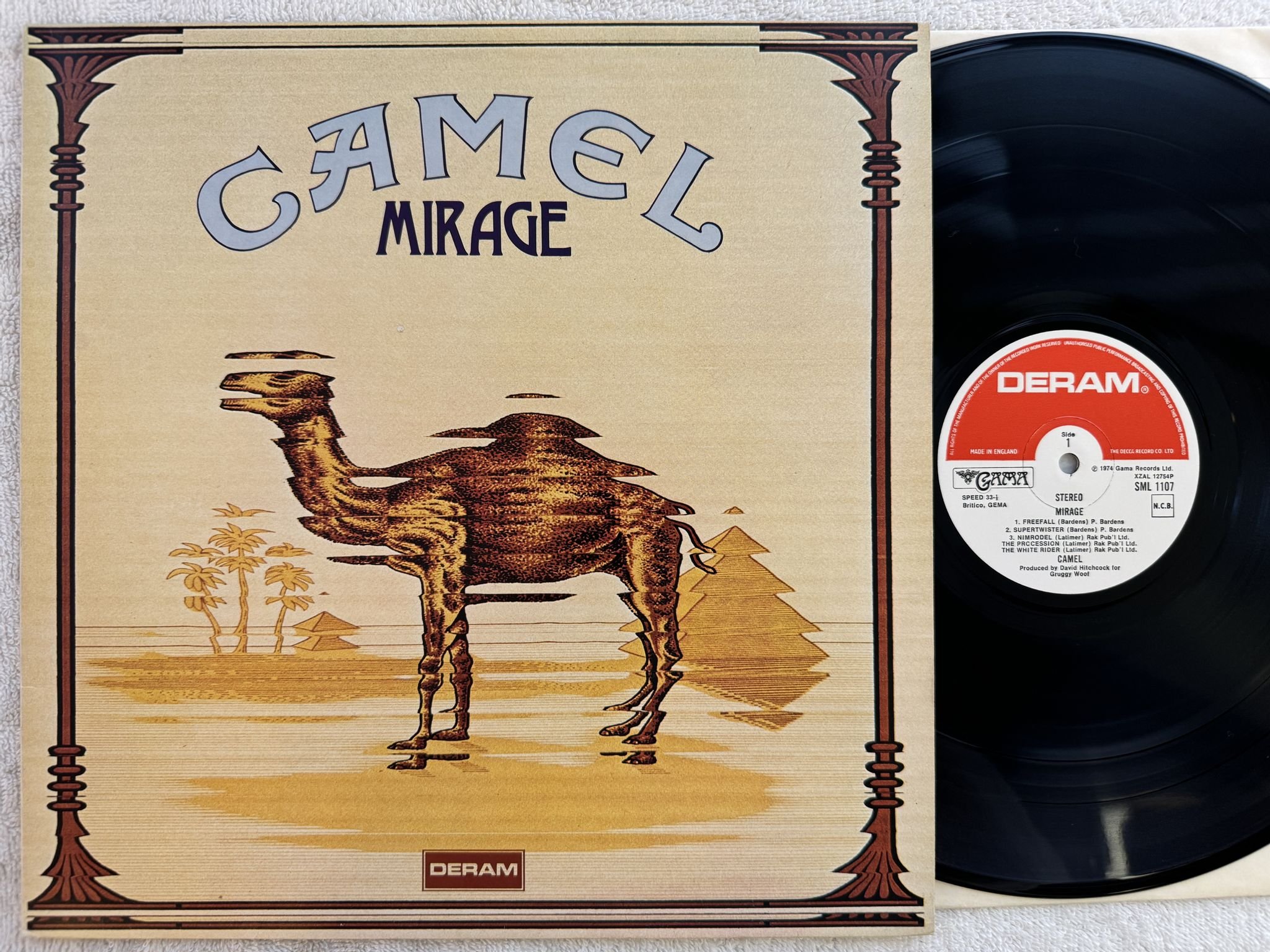 Omslagsbild för skivan CAMEL mirage LP -74 UK DERAM SML 1107
