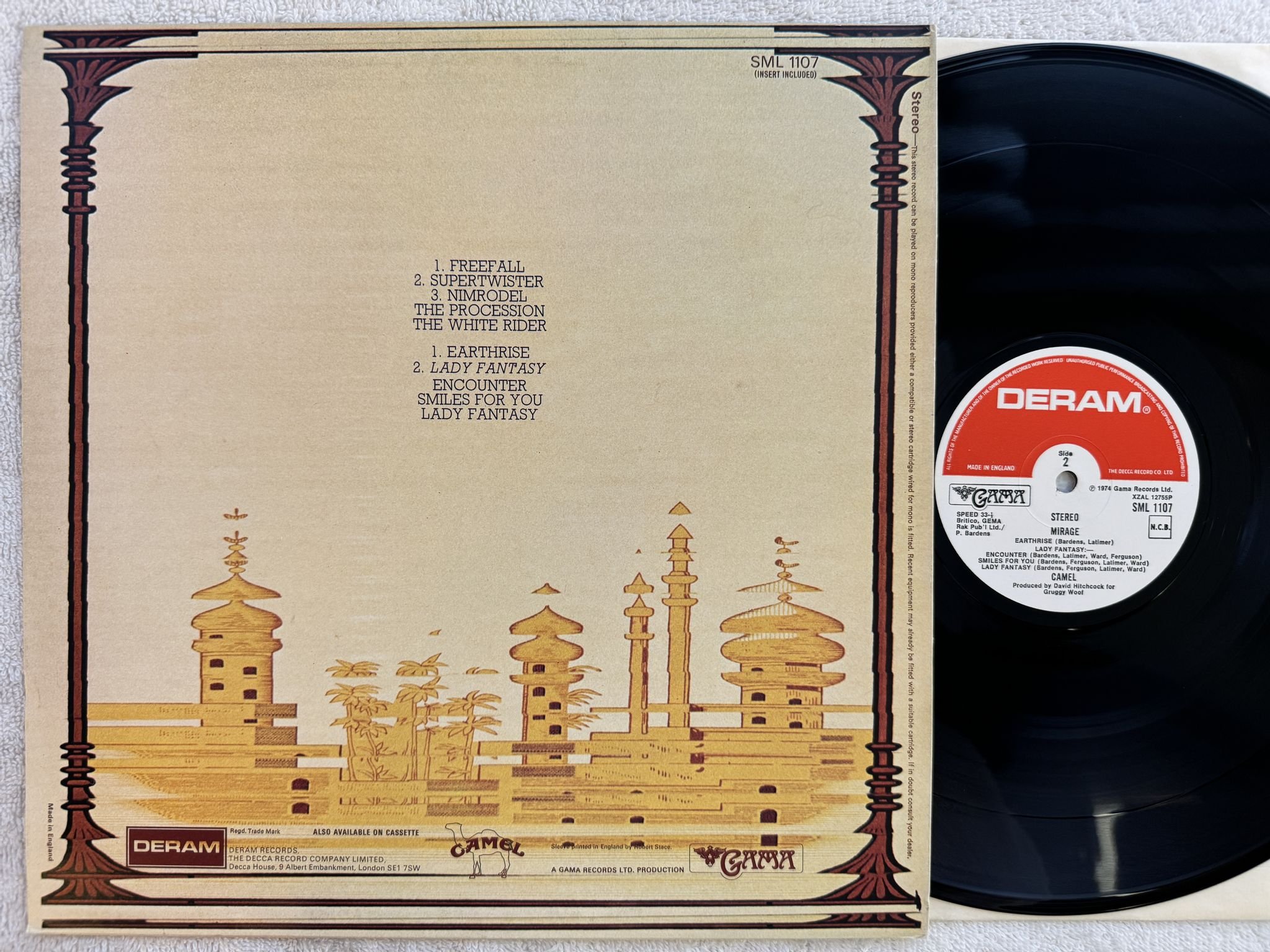 Omslagsbild för skivan CAMEL mirage LP -74 UK DERAM SML 1107