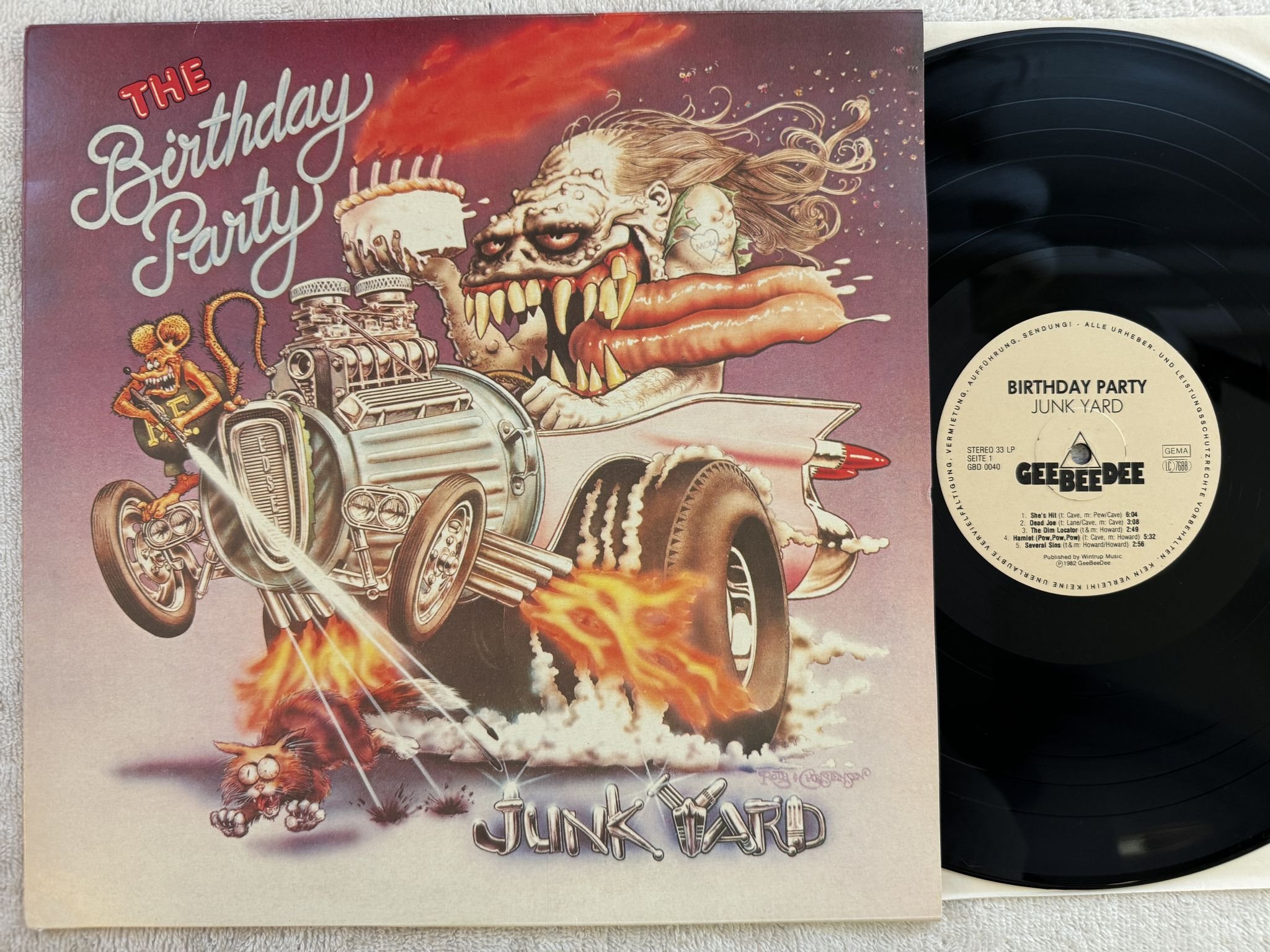 Omslagsbild för skivan THE BIRTHDAY PARTY Junk Yard LP -82 Ger GeeBeeDee GBD 0040