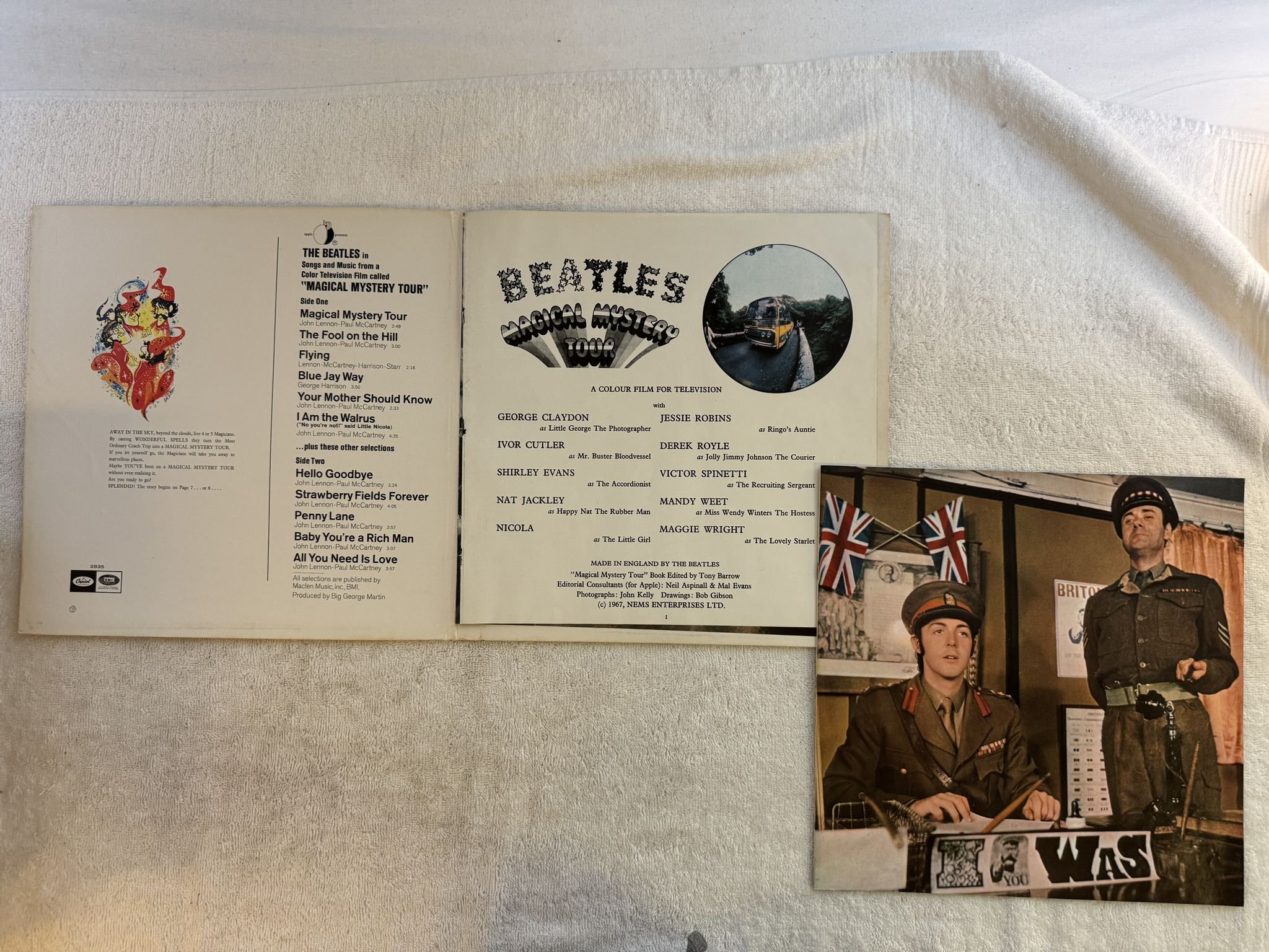 Omslagsbild för skivan THE BEATLES magical mystery tour LP re US CAPITOL SMAL-2835