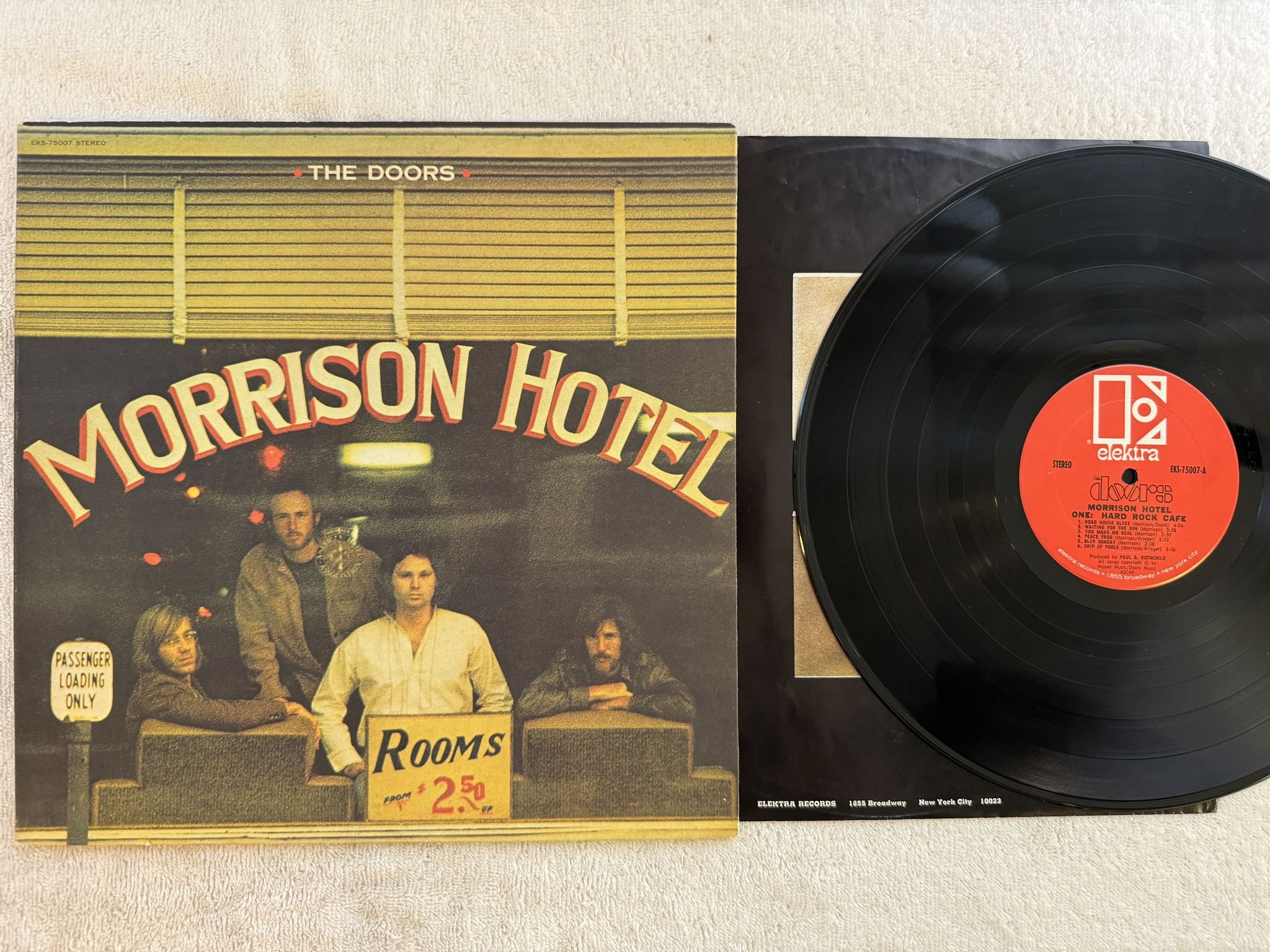 Omslagsbild för skivan THE DOORS Morrison hotel LP -70 US ELEKTRA EKS 75007