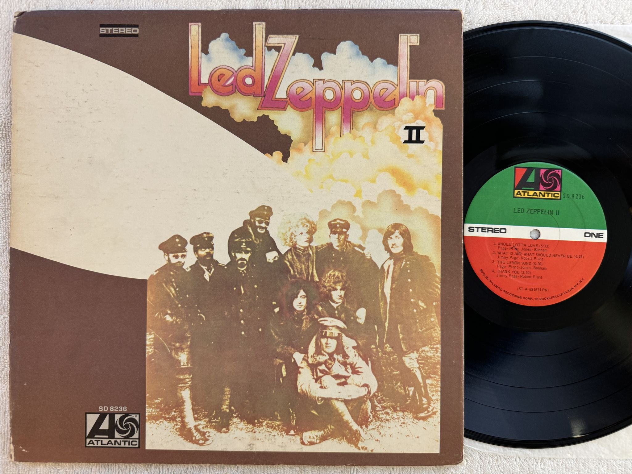 Omslagsbild för skivan LED ZEPPELIN - II LP US ATLANTIC SD 8236