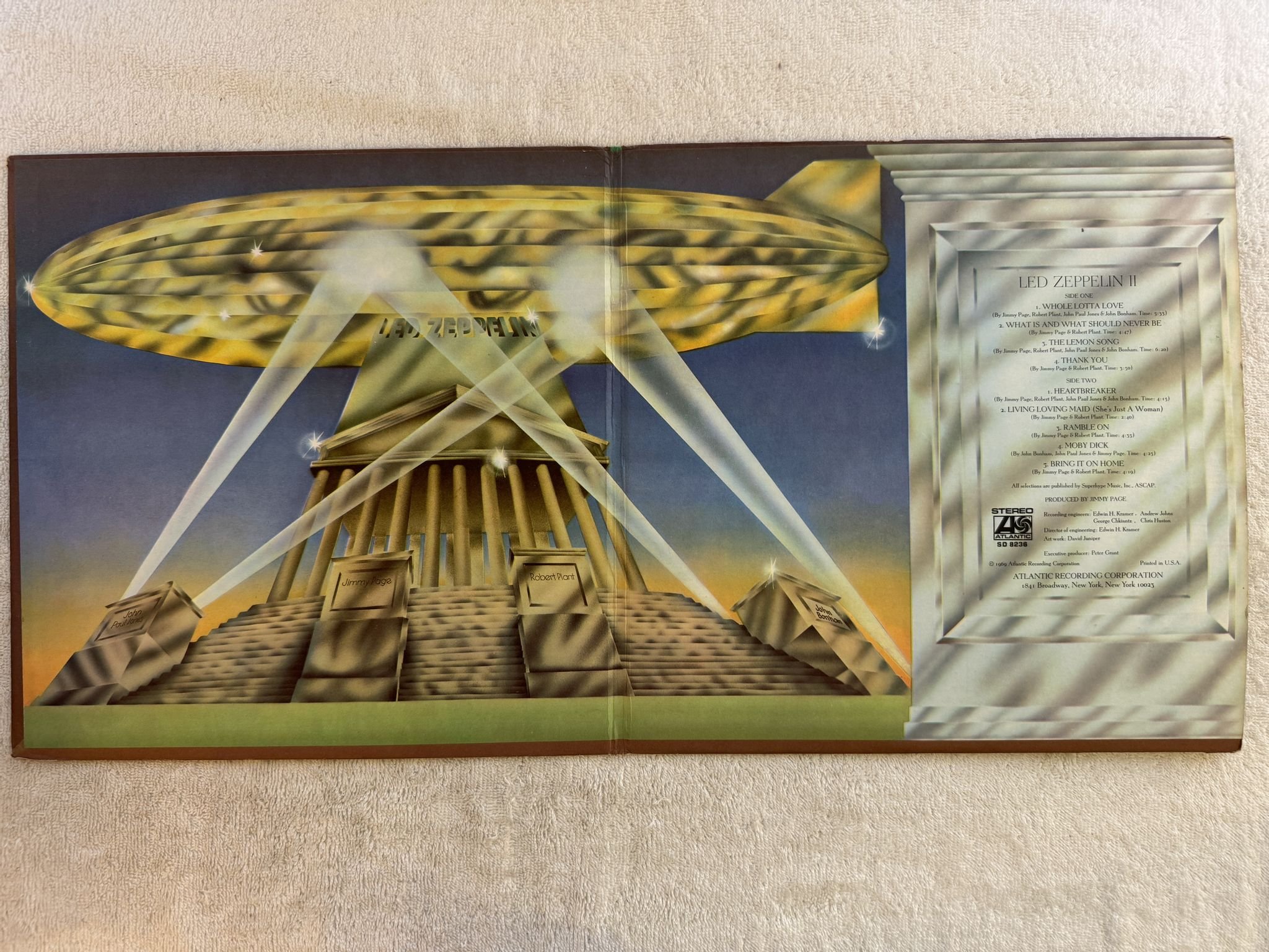 Omslagsbild för skivan LED ZEPPELIN - II LP US ATLANTIC SD 8236