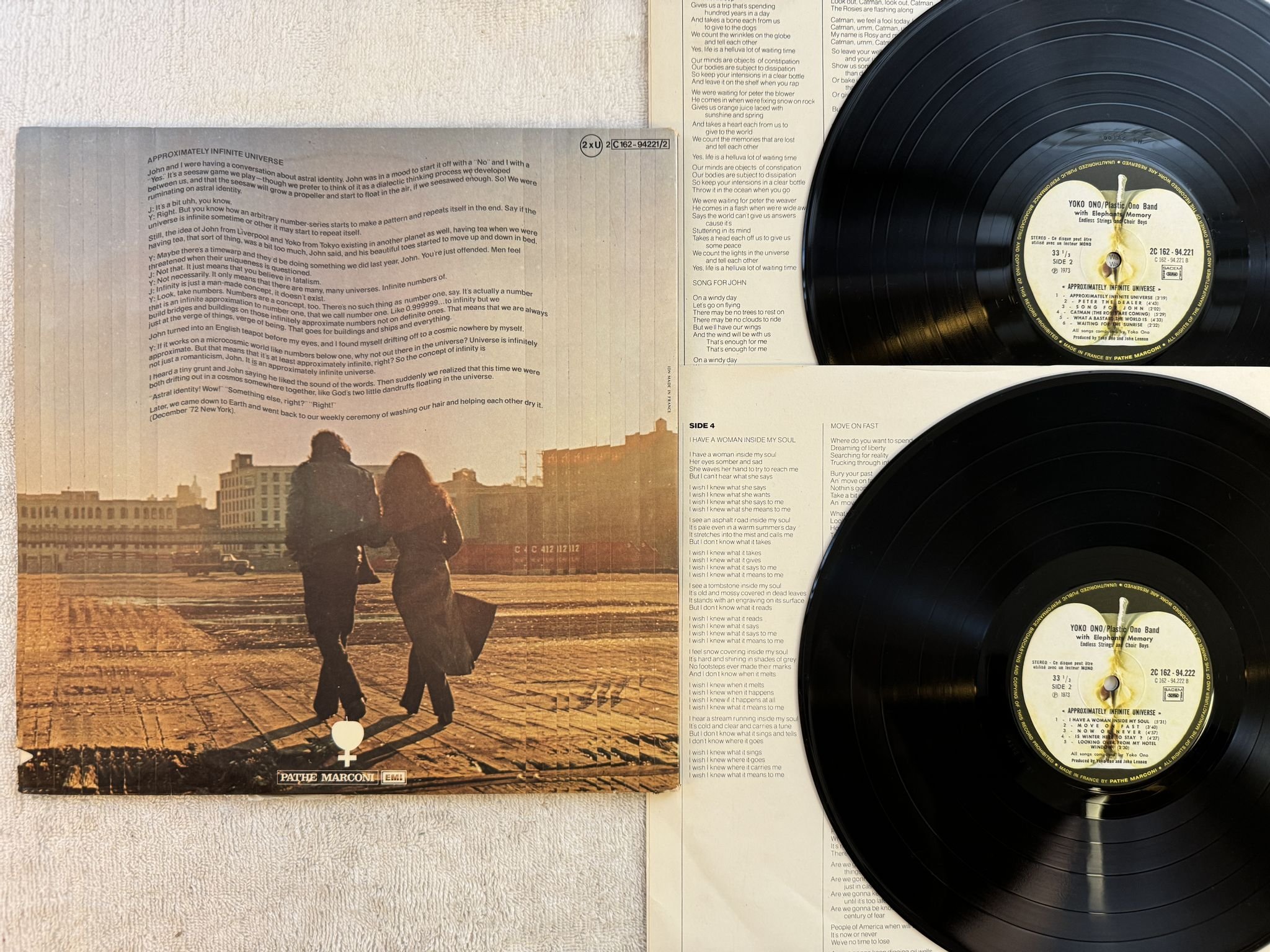 Omslagsbild för skivan YOKO ONO approximately infinite universe 2xLP -73 Fra APPLE2 C162-94221/2