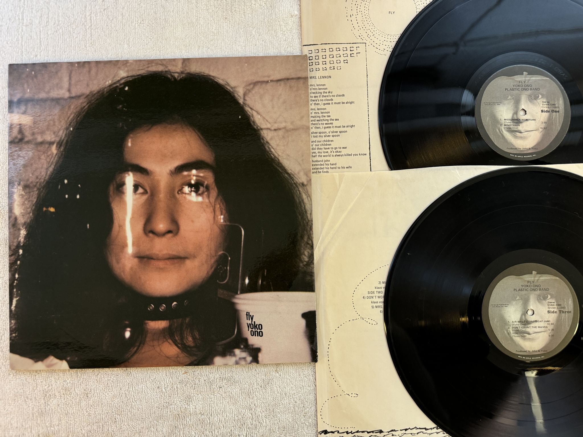 Omslagsbild för skivan YOKO ONO Plastic Ono Band - FLY 2xLP -71 APPLE SVBB 3380