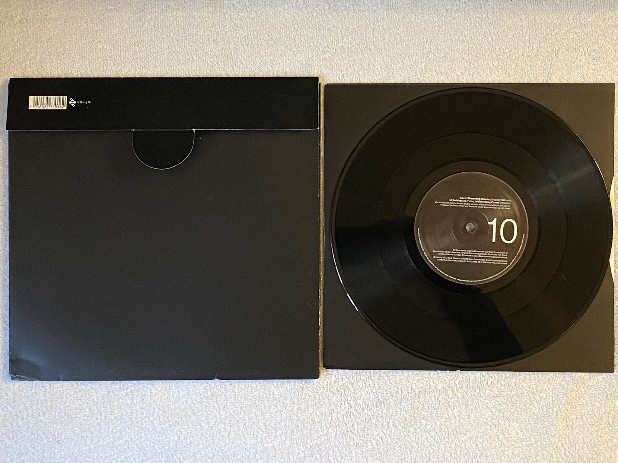 Omslagsbild för skivan DEPECHE MODE everything counts 10" 1989 UK MUTE 10 Bong 16 *** #08114 ***