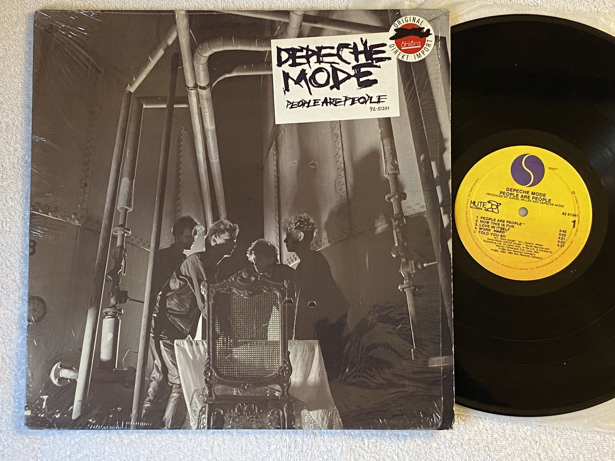 Omslagsbild för skivan DEPECHE MODE People Are People LP -84 Can SIRE 92 51241 *** hype sticker ***