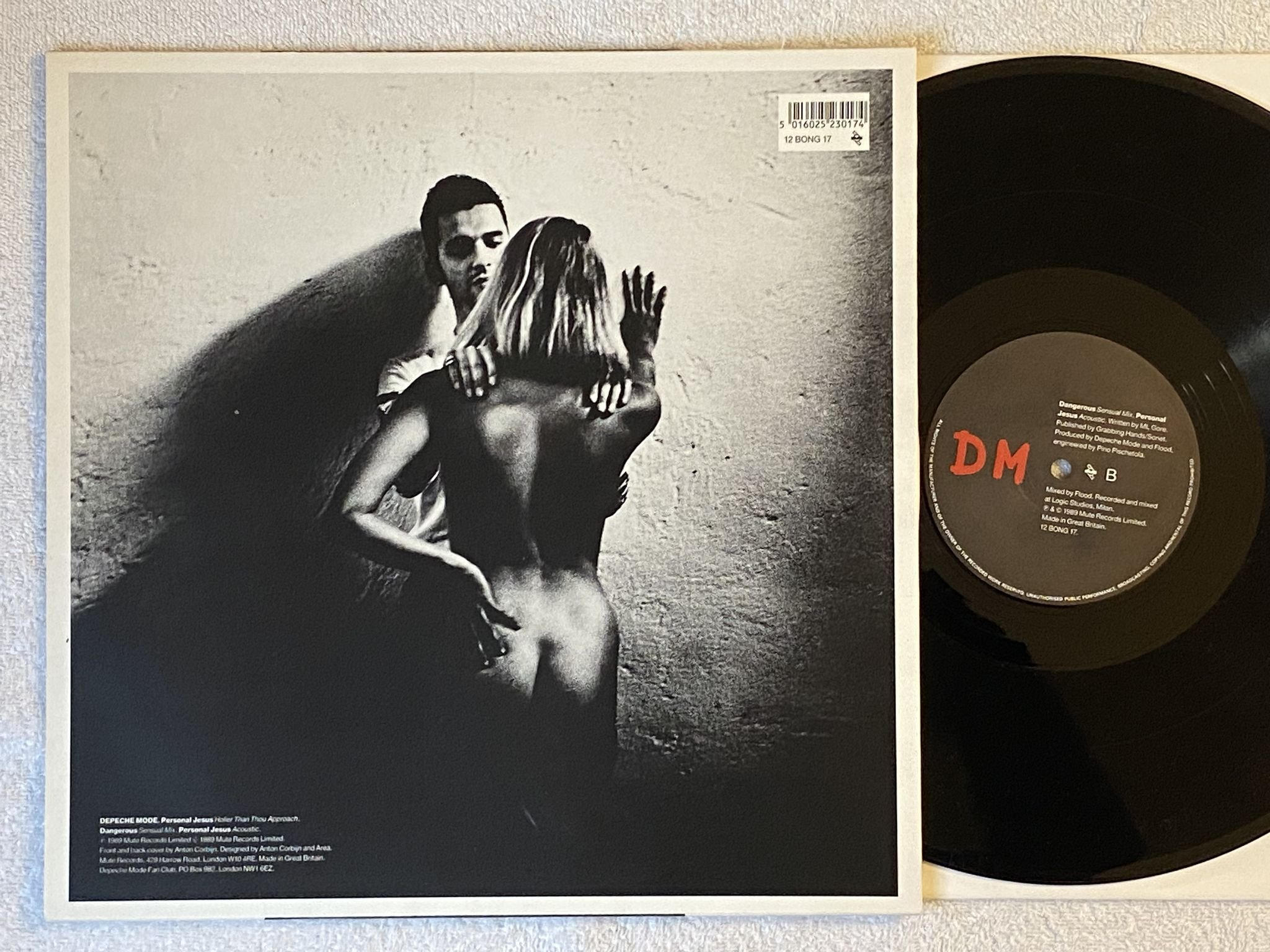 Omslagsbild för skivan DEPECHE MODE Personal Jesus 12" -89 UK MUTE 12BONG 17
