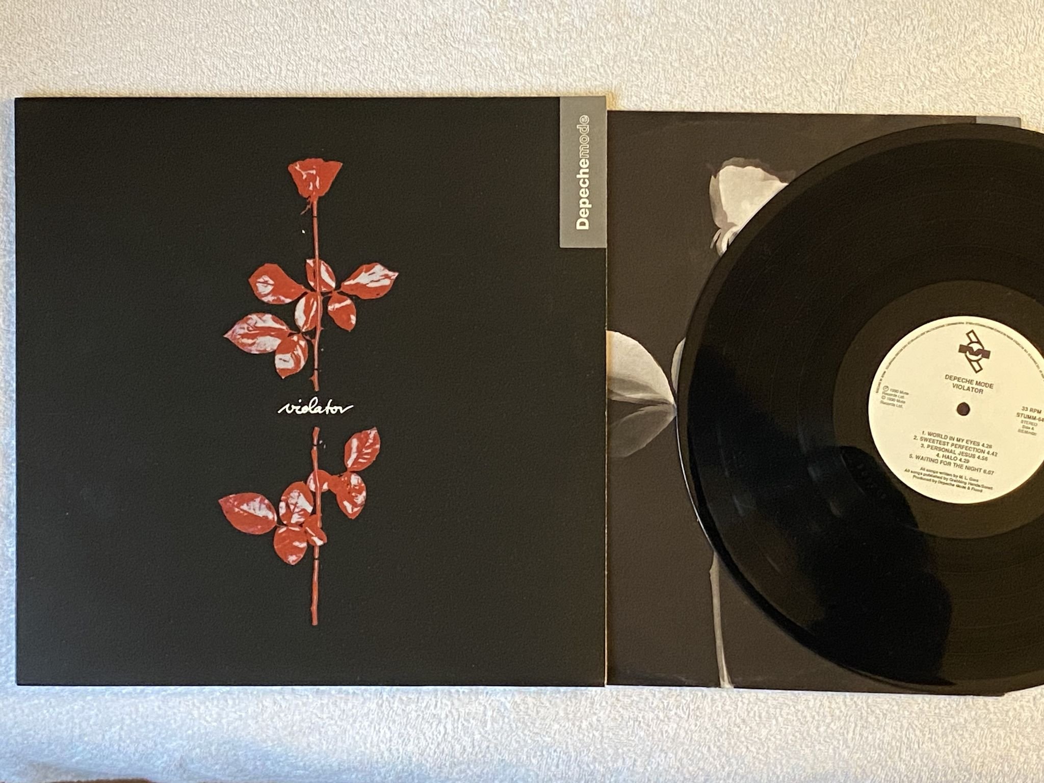 Omslagsbild för skivan DEPECHE MODE violator LP -90 ncb MUTE STUMM-64