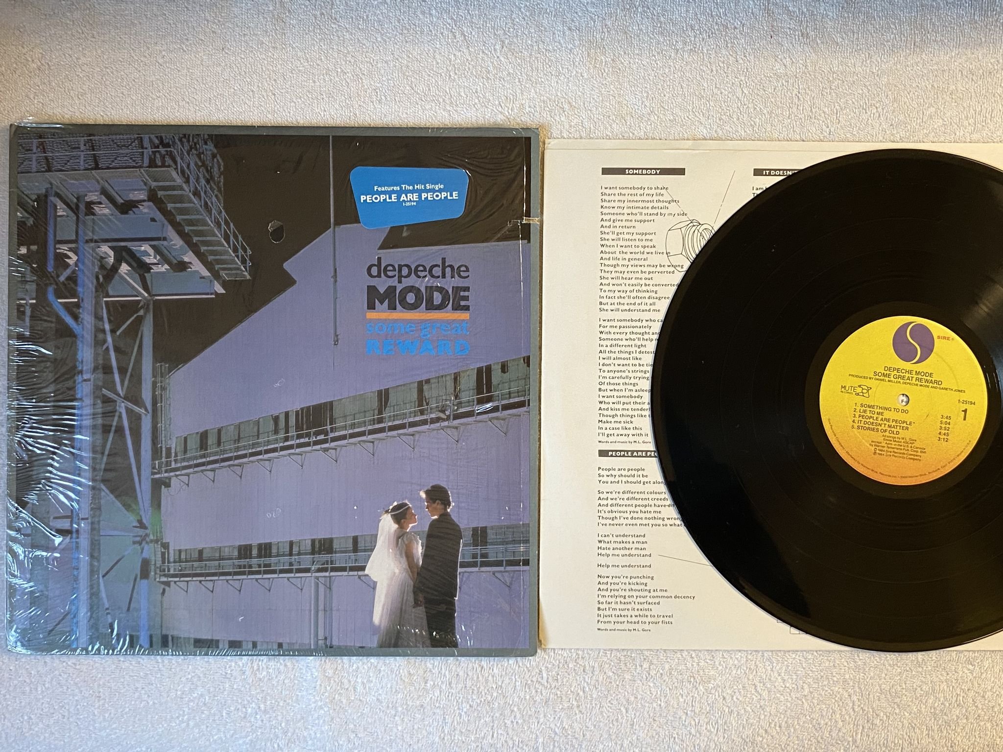 Omslagsbild för skivan DEPECHE MODE some great award LP -84 US SIRE 1-25194 *** HYPE STICKER ***