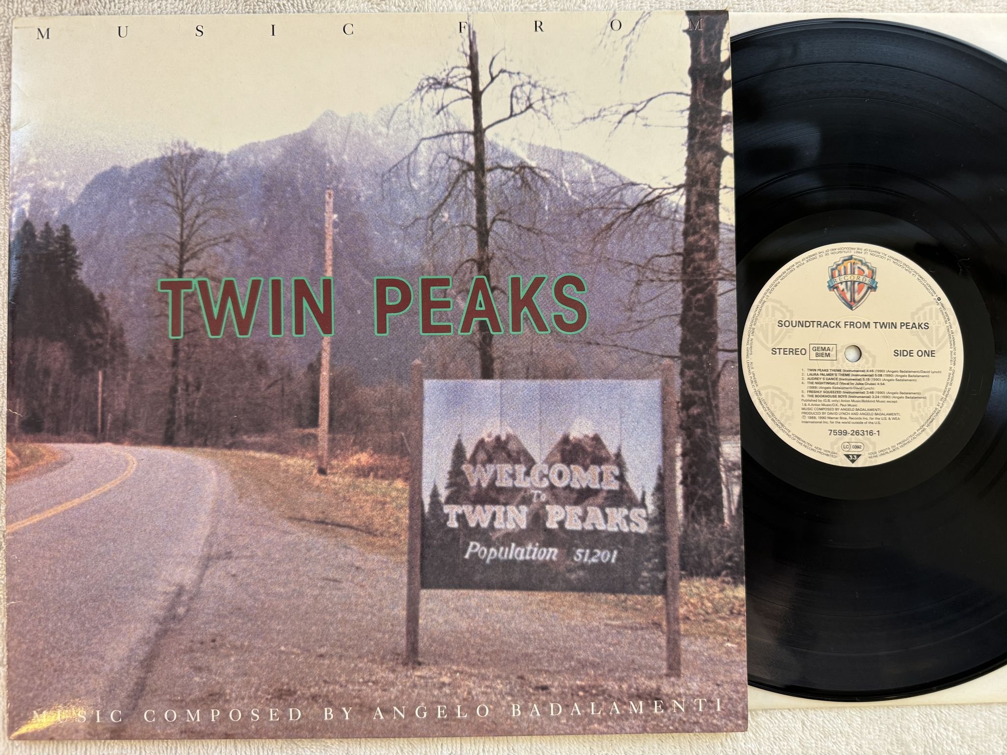 Omslagsbild för skivan ANGELO BADALAMENTI Music From Twin Peaks LP -90 WARNER BROS 7599-26316-1