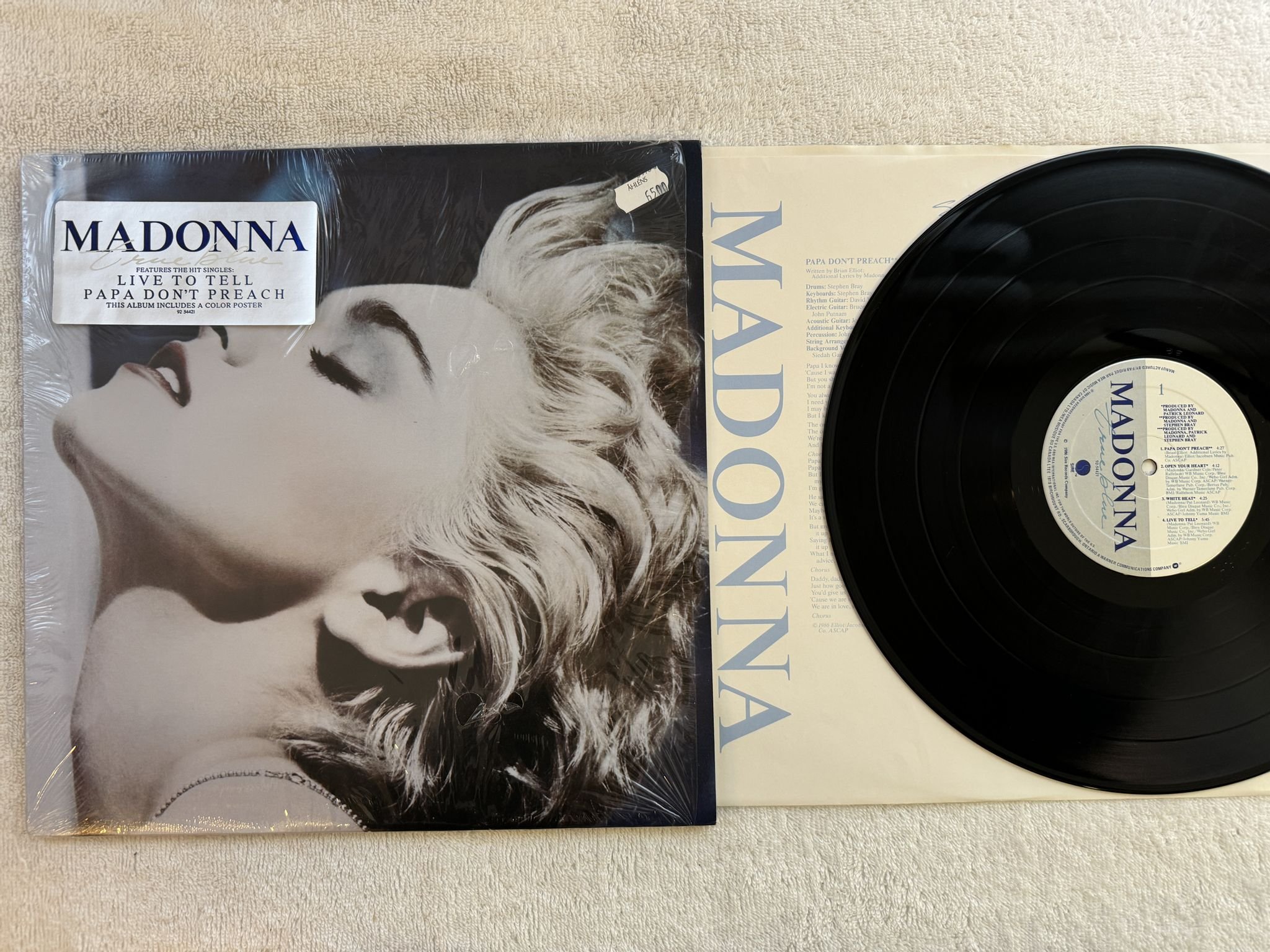Omslagsbild för skivan MADONNA true blue LP -86 Can SIRE 92-54421