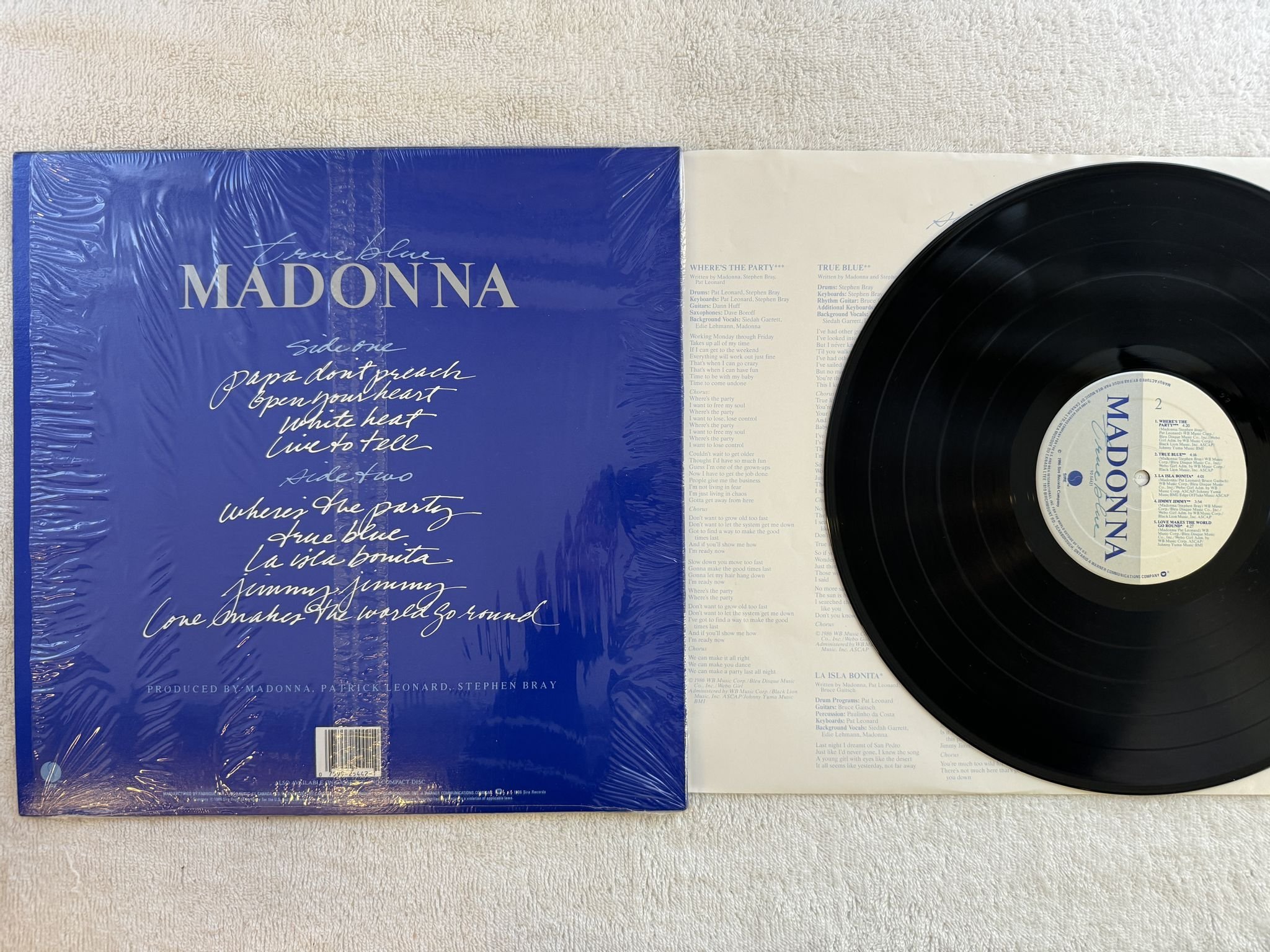 Omslagsbild för skivan MADONNA true blue LP -86 Can SIRE 92-54421