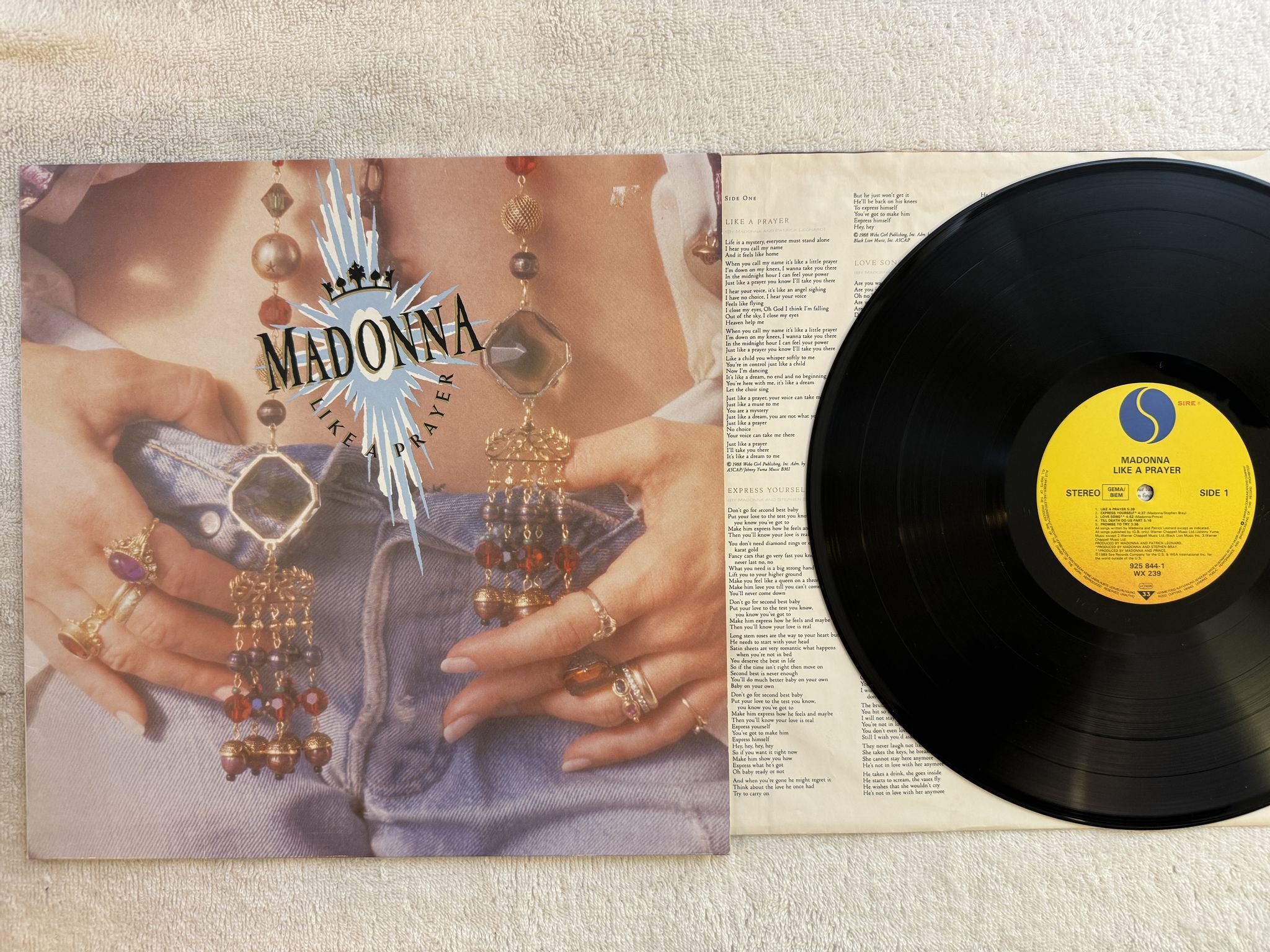 Omslagsbild för skivan MADONNA like a prayer LP -89 Ger SIRE 925 844-1