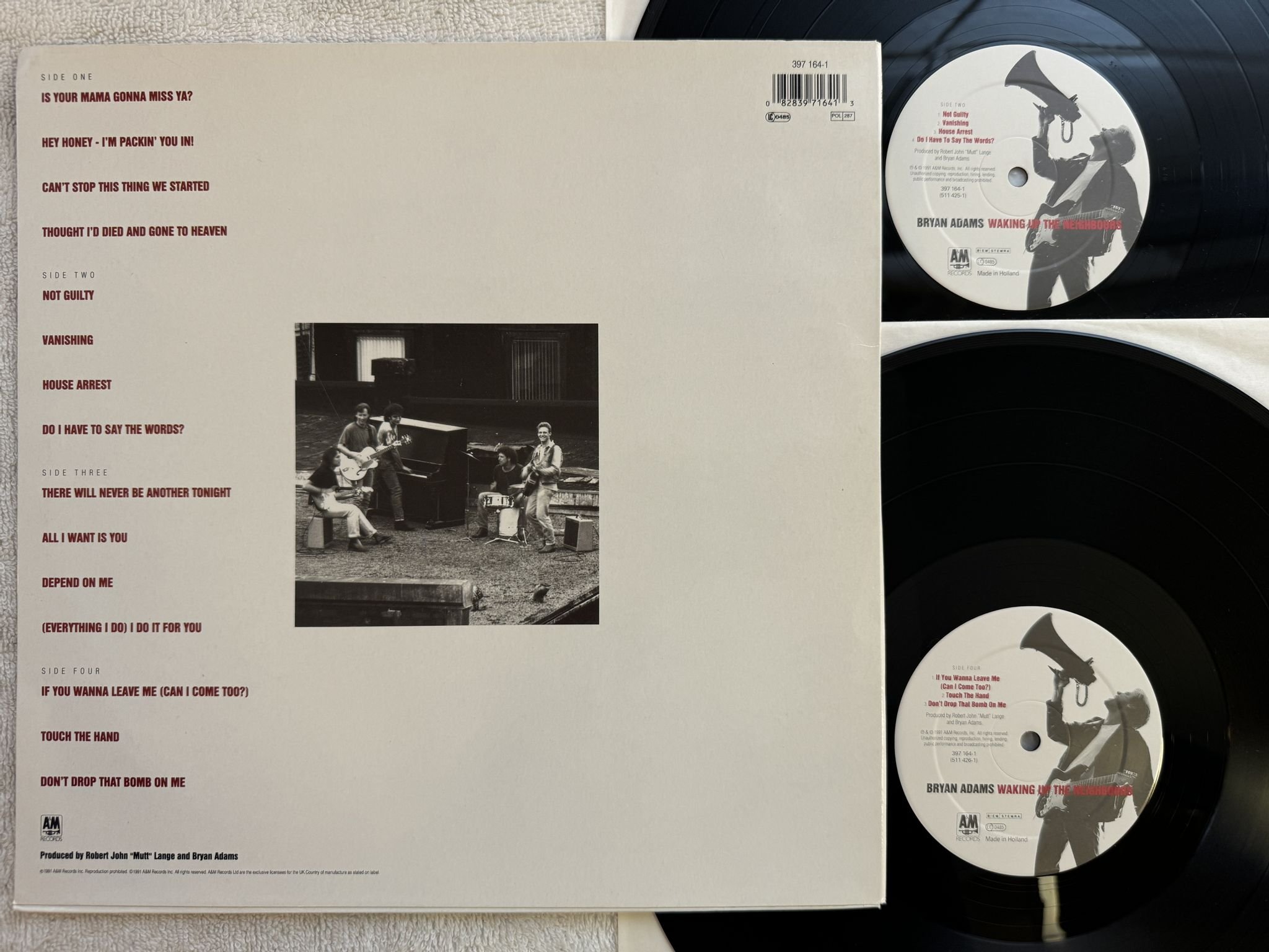 Omslagsbild för skivan BRYAN ADAMS waking up the neighbours 2xLP -91 A&M 397 164-1