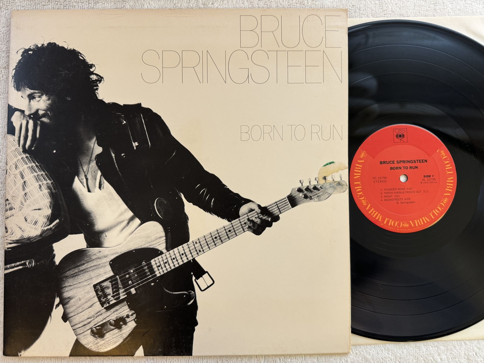 Omslagsbild för skivan BRUCE SPRINGSTEEN born to run LP -75 US CBS/COLUMBIA PC 33795