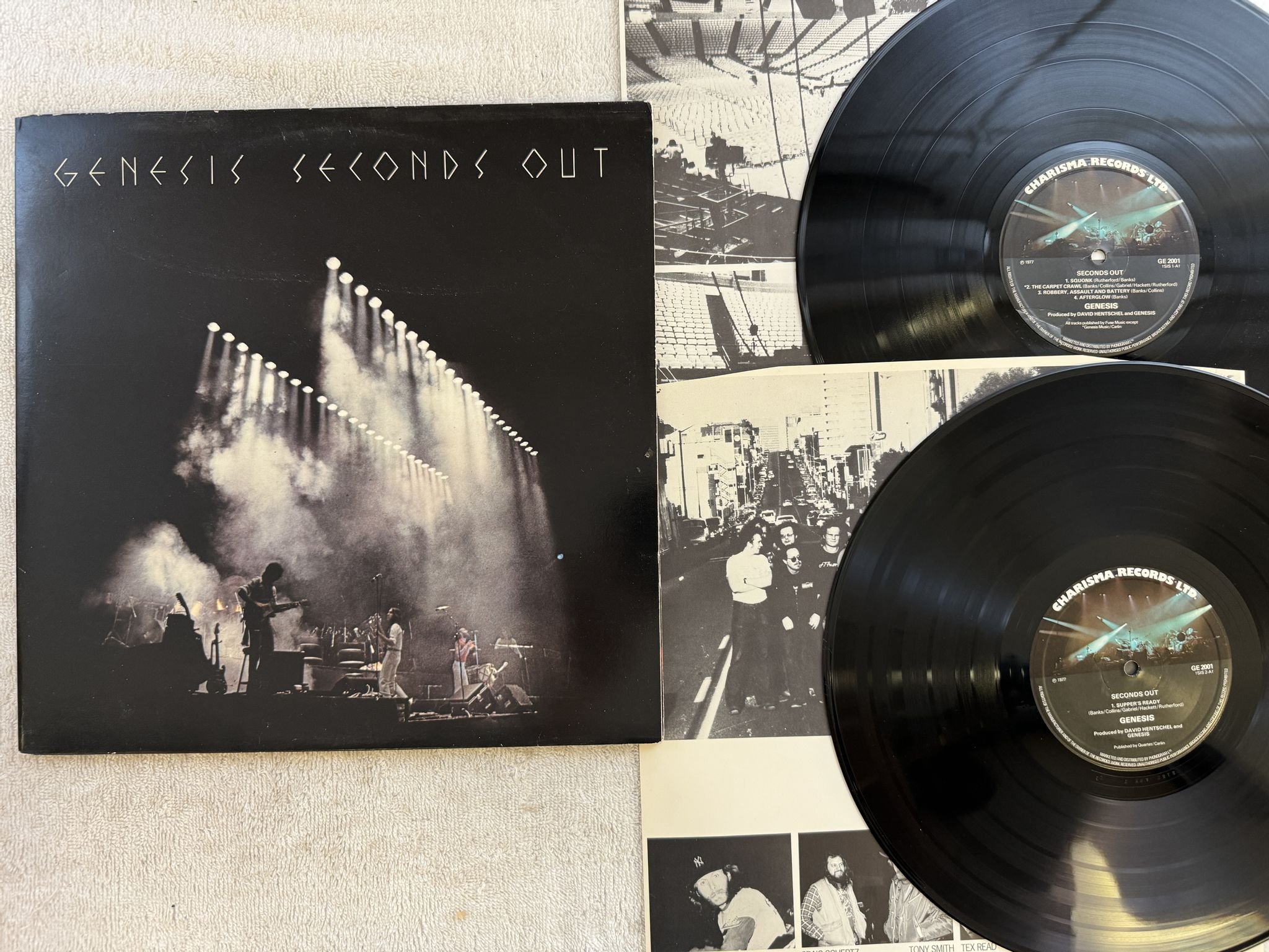 Omslagsbild för skivan GENESIS seconds out 2xLP -77 CHARISMA GE-2001