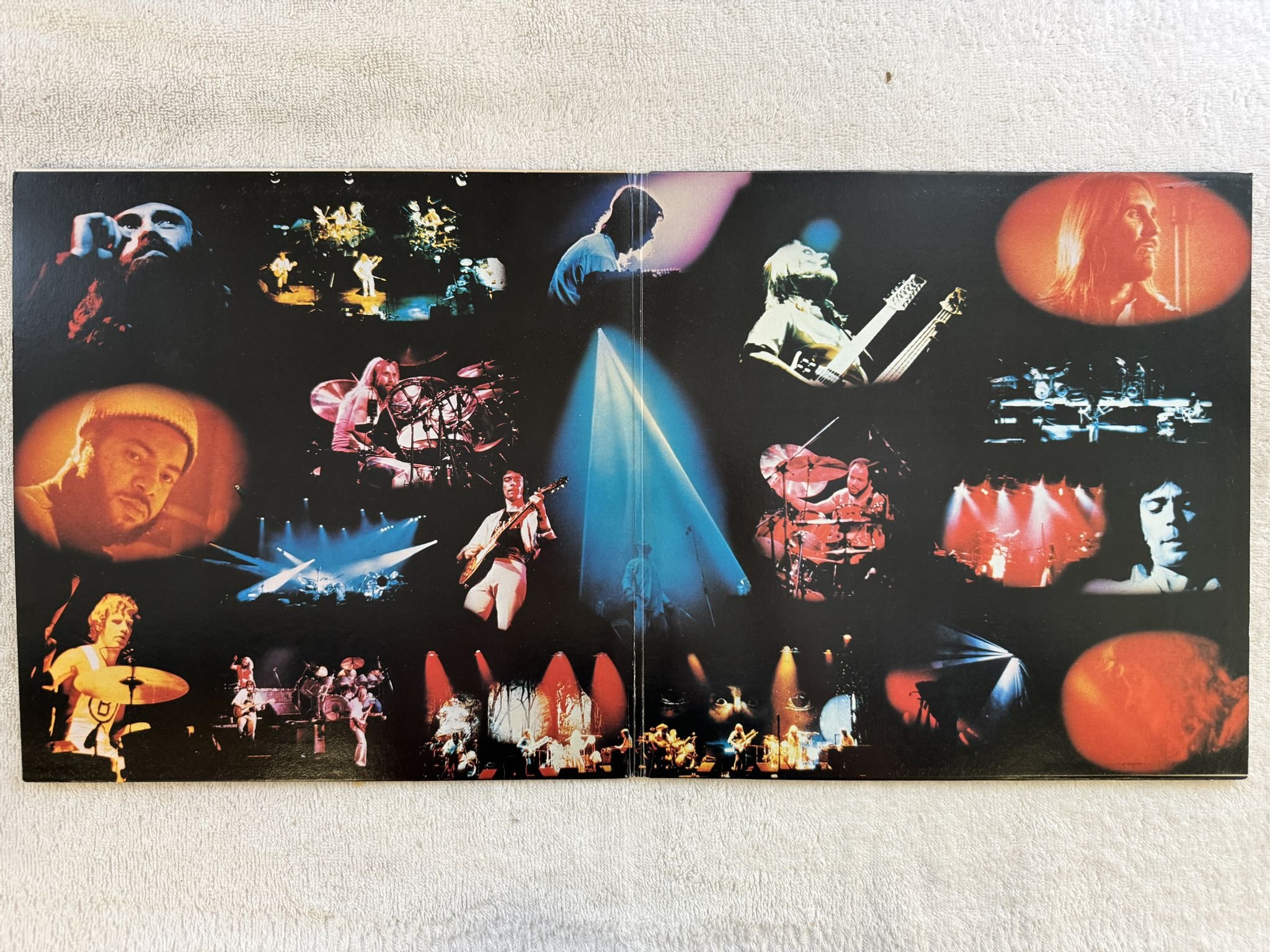 Omslagsbild för skivan GENESIS seconds out 2xLP -77 CHARISMA GE-2001