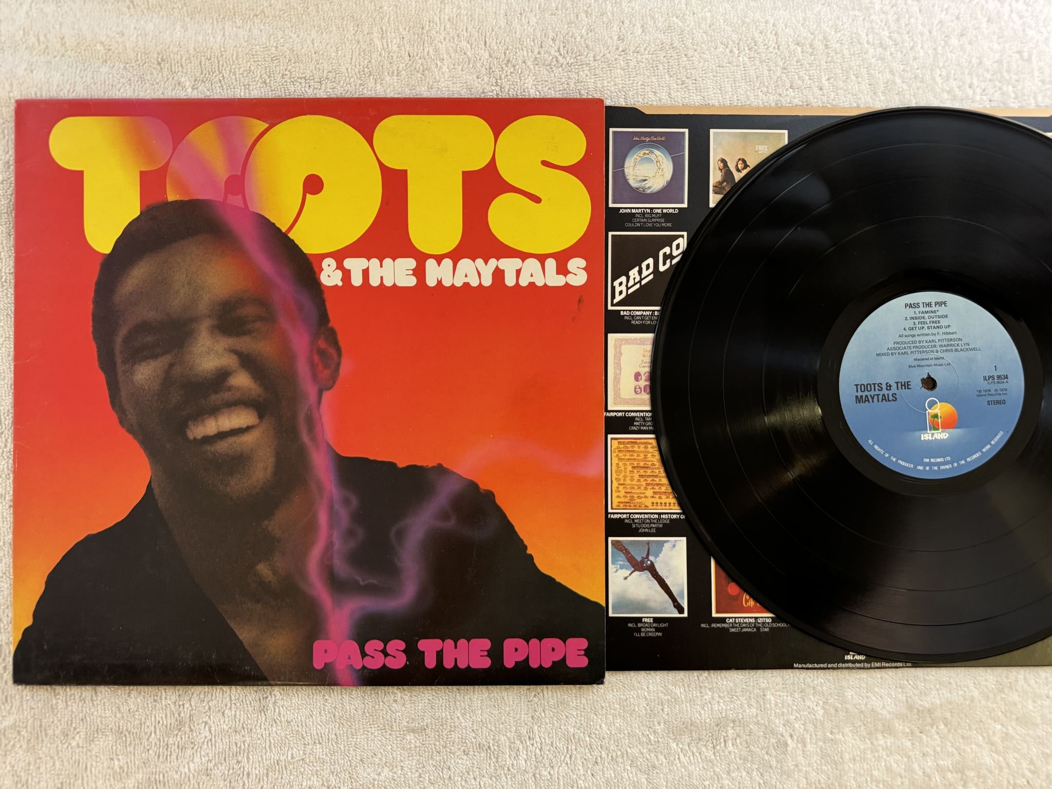 Omslagsbild för skivan TOOTS & THE MAYTALS pass the pipe LP -79 UK ISLAND ILPS 9534