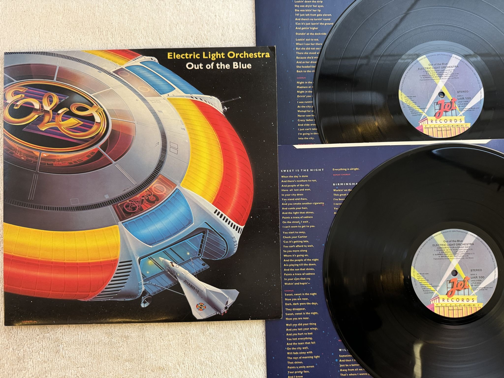 Omslagsbild för skivan ELECTRIC LIGHT ORCHESTRA out of the blue 2xLP -77 UK JET UAR 100