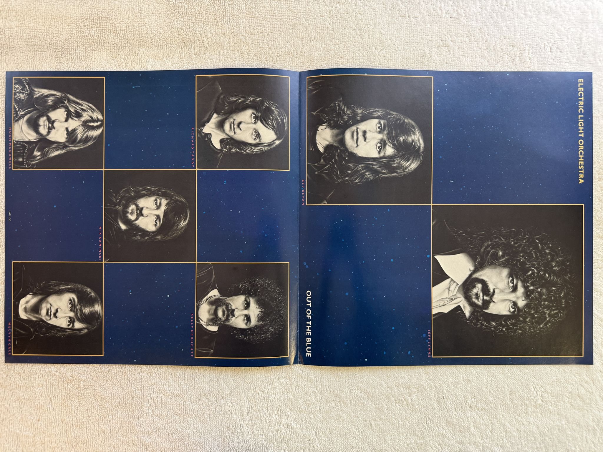 Omslagsbild för skivan ELECTRIC LIGHT ORCHESTRA out of the blue 2xLP -77 UK JET UAR 100