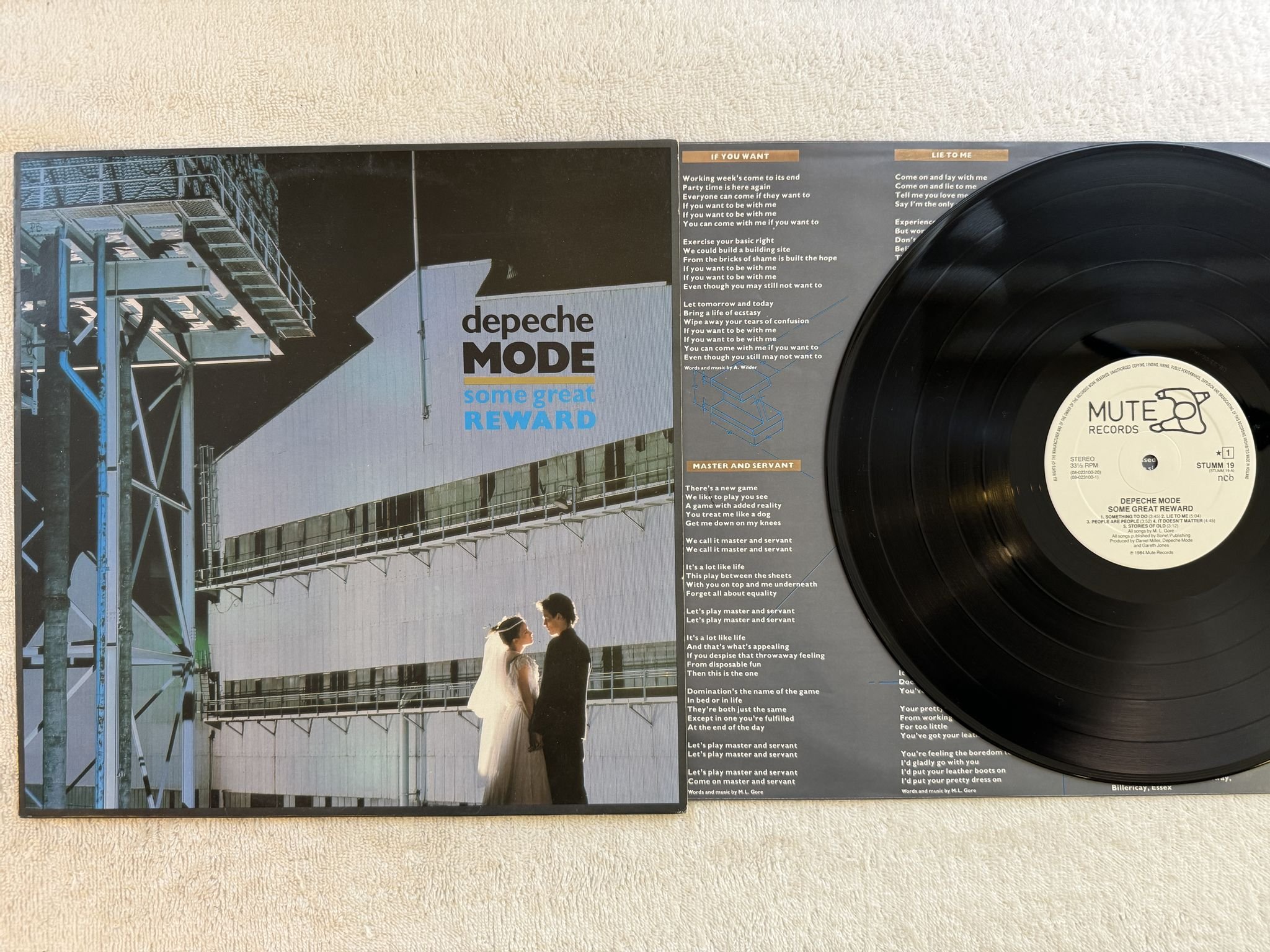 Omslagsbild för skivan DEPECHE MODE some great award LP -84 ncb MUTE STUMM 19
