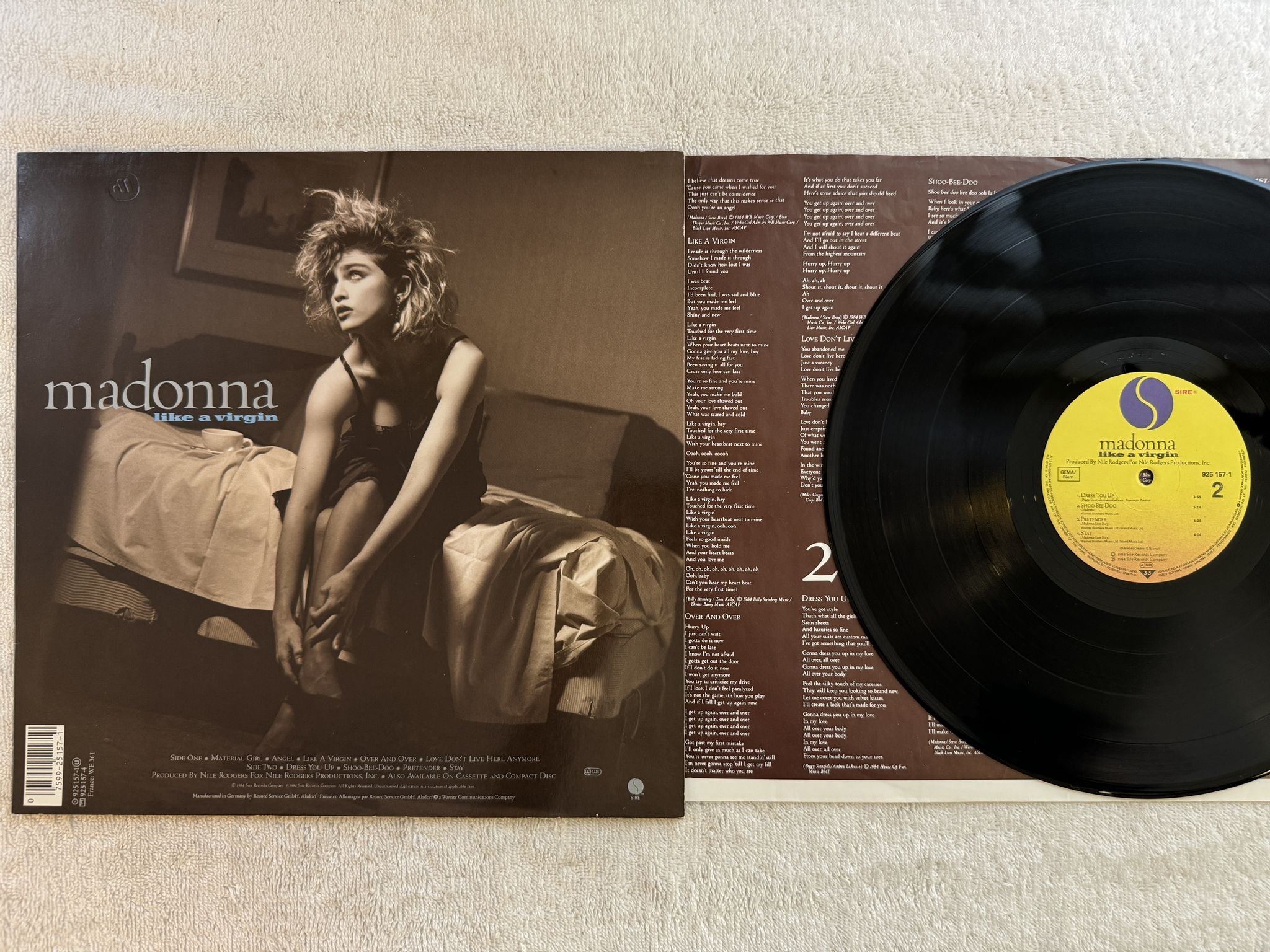 Omslagsbild för skivan MADONNA like a virgin LP -84 Ger SIRE 925 157-1