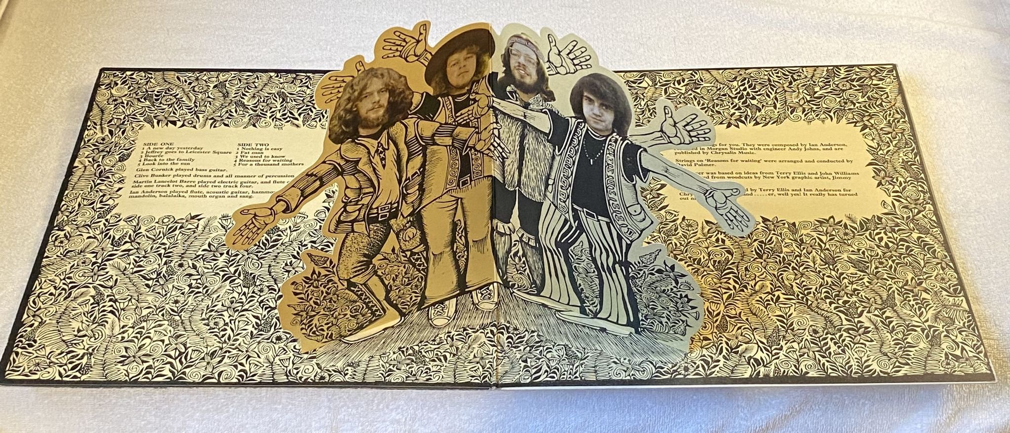 Omslagsbild för skivan JETHRO TULL stand up LP -69 ncb ISLAND ILPS 9103