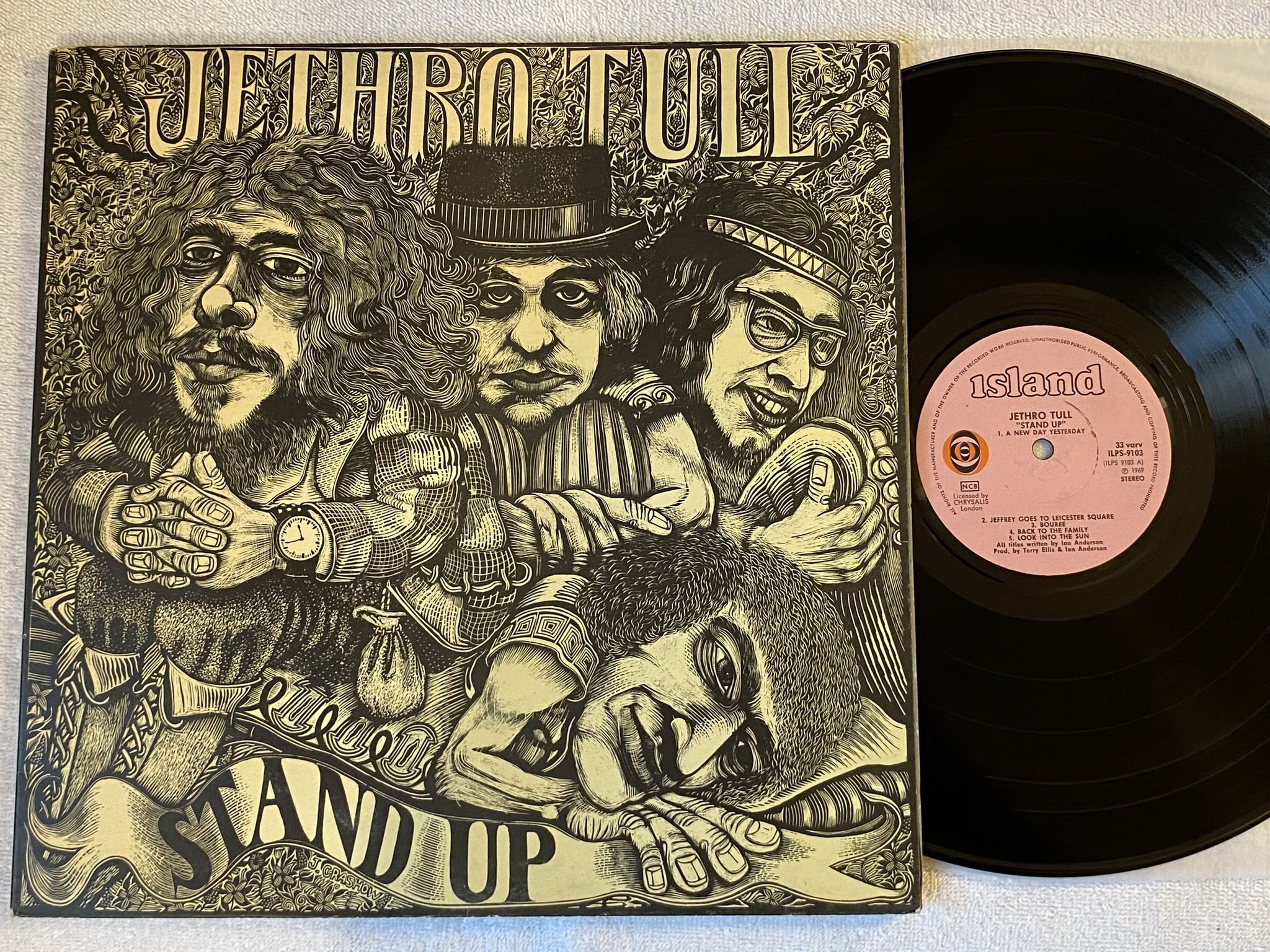 Omslagsbild för skivan JETHRO TULL stand up LP -69 ncb ISLAND ILPS 9103